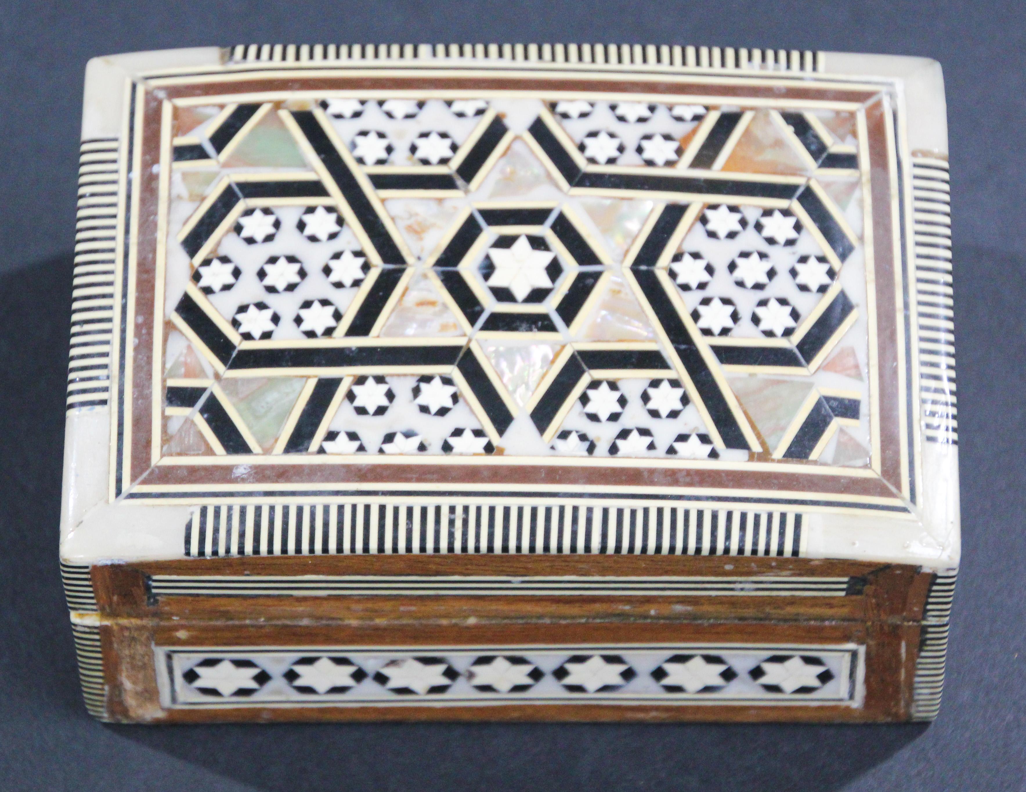 Lebanese Moorish Middle Eastern Handcrafted Mosaic Decorative Box For Sale