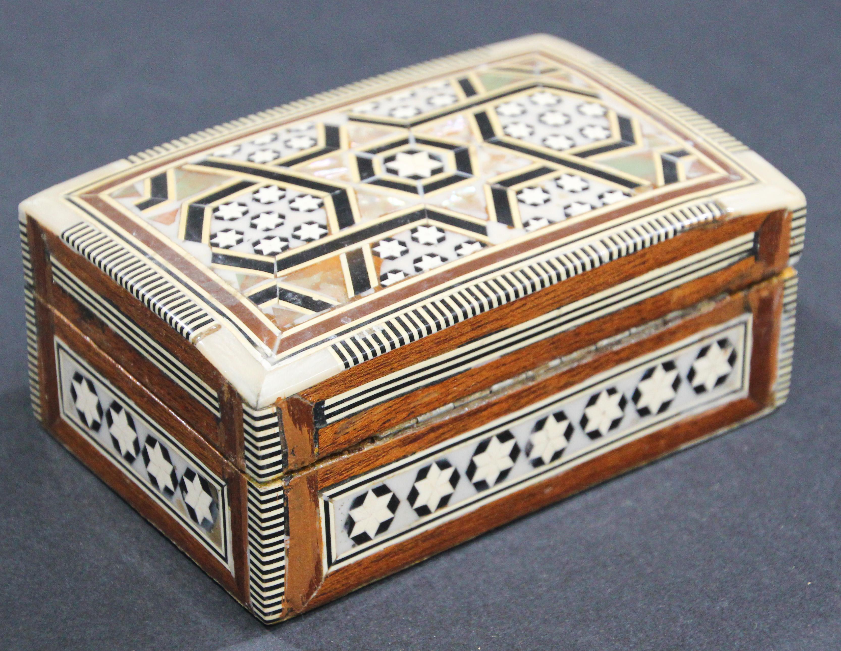 Moorish Middle Eastern Handcrafted Mosaic Decorative Box For Sale 2