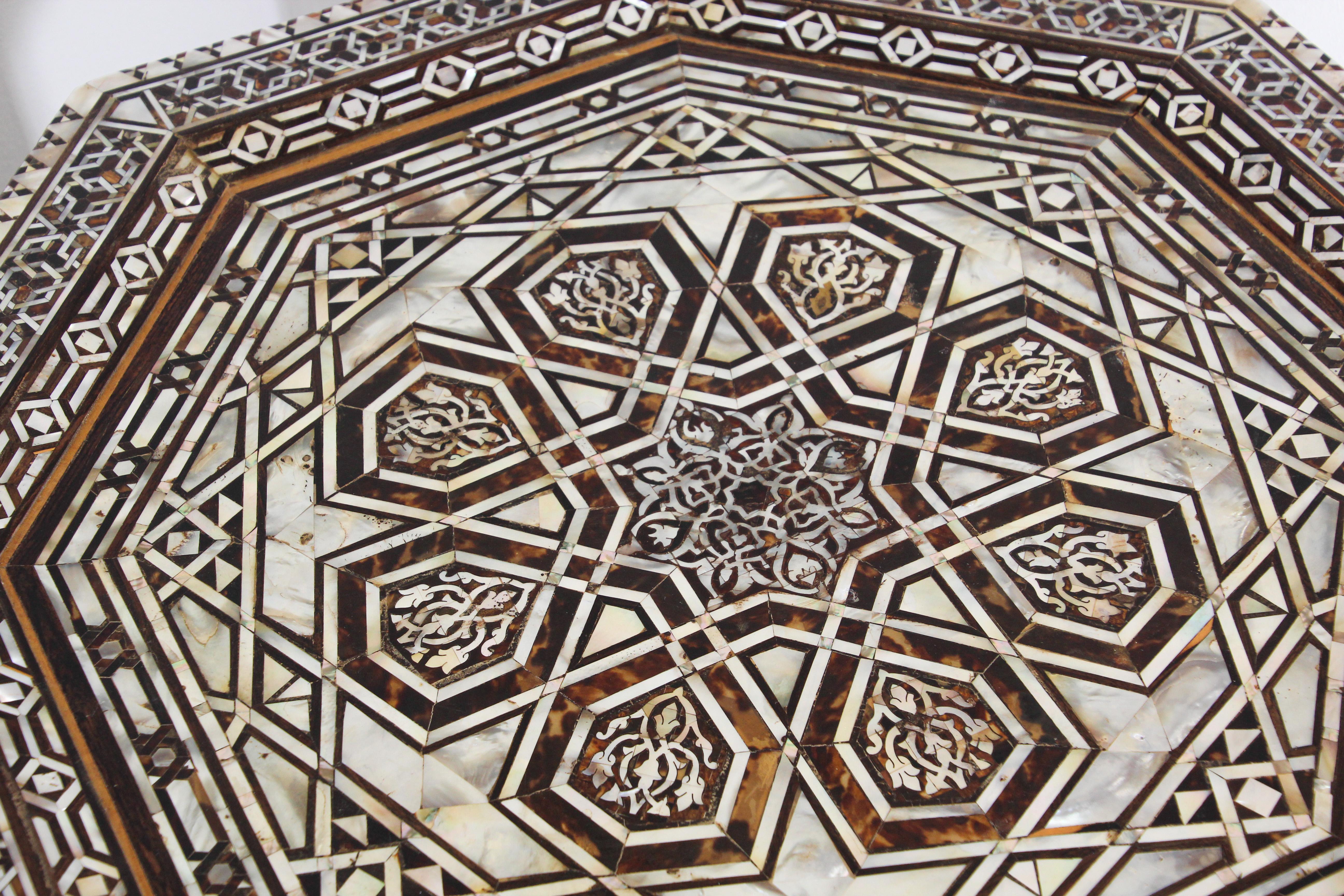 Große maurische Sockeltische aus dem Nahen Osten mit Intarsien aus Muscheln, 19. Jahrhundert im Angebot 10