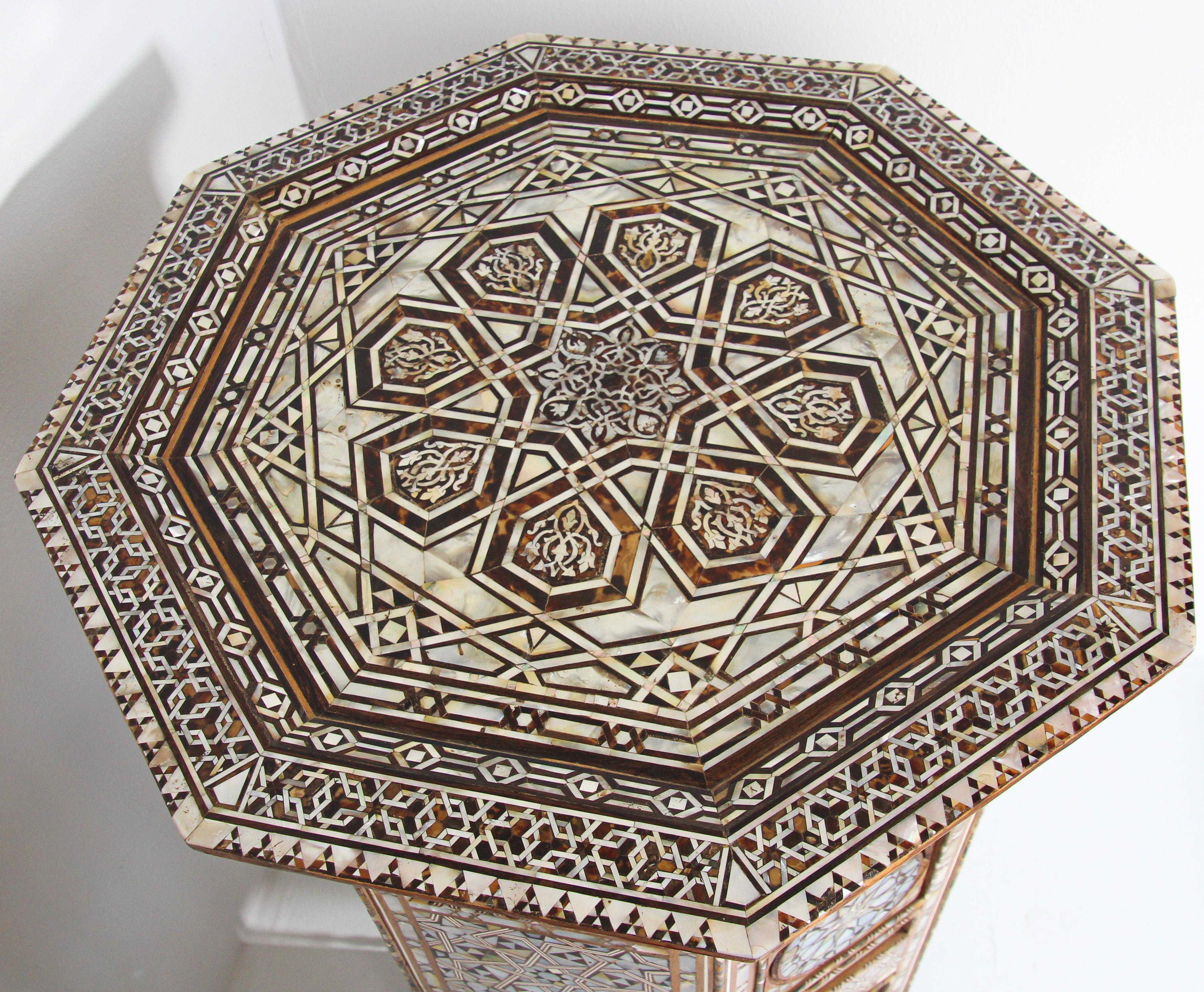 Moorish Middle Eastern Large Pedestal Tables Inlaid with Shell, 19th C. For Sale 12