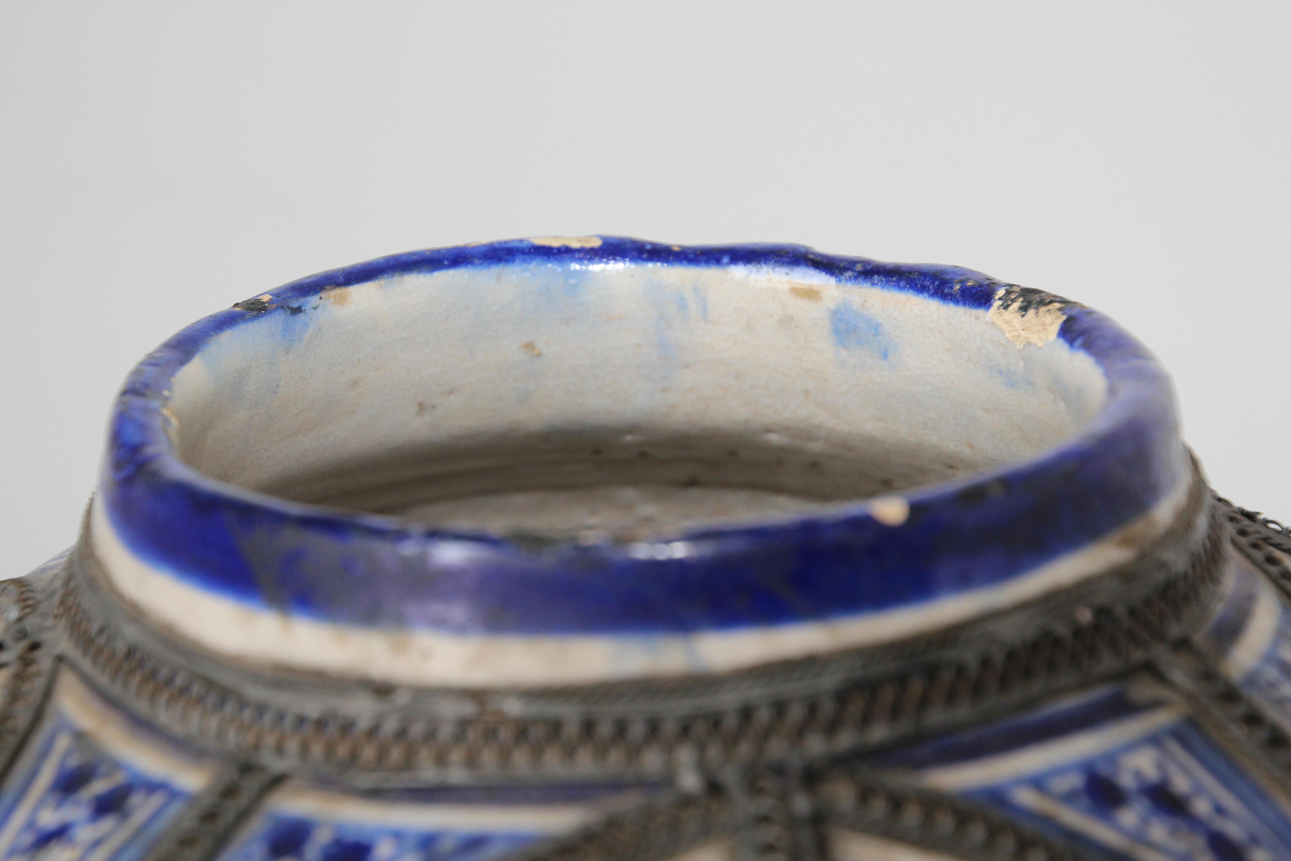 Vase mauresque marocain en céramique bleue et blanche de Fès 3
