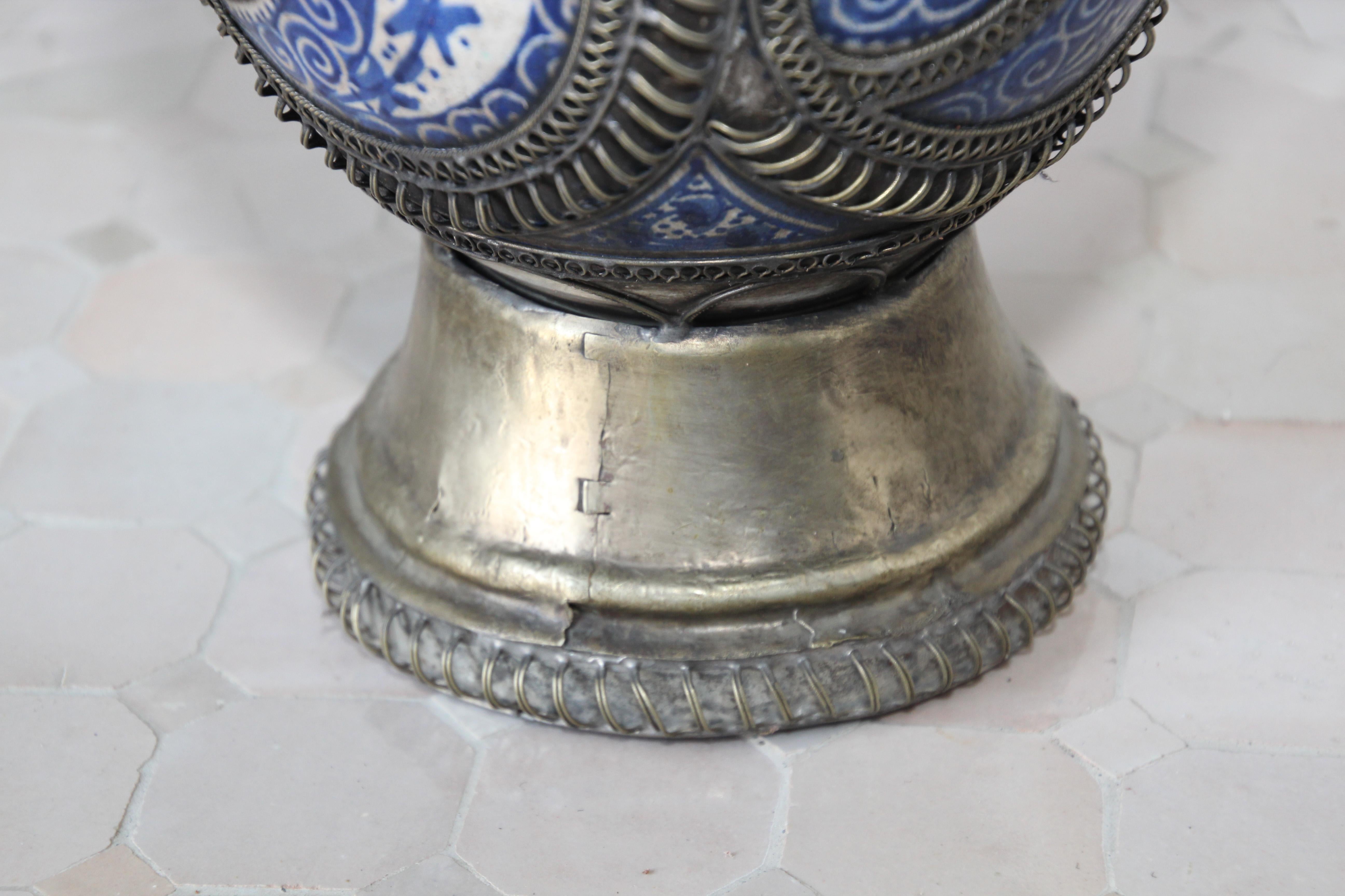 Moorish Moroccan Blue and White Ceramic Vase from Fez with Silver Filigree For Sale 6