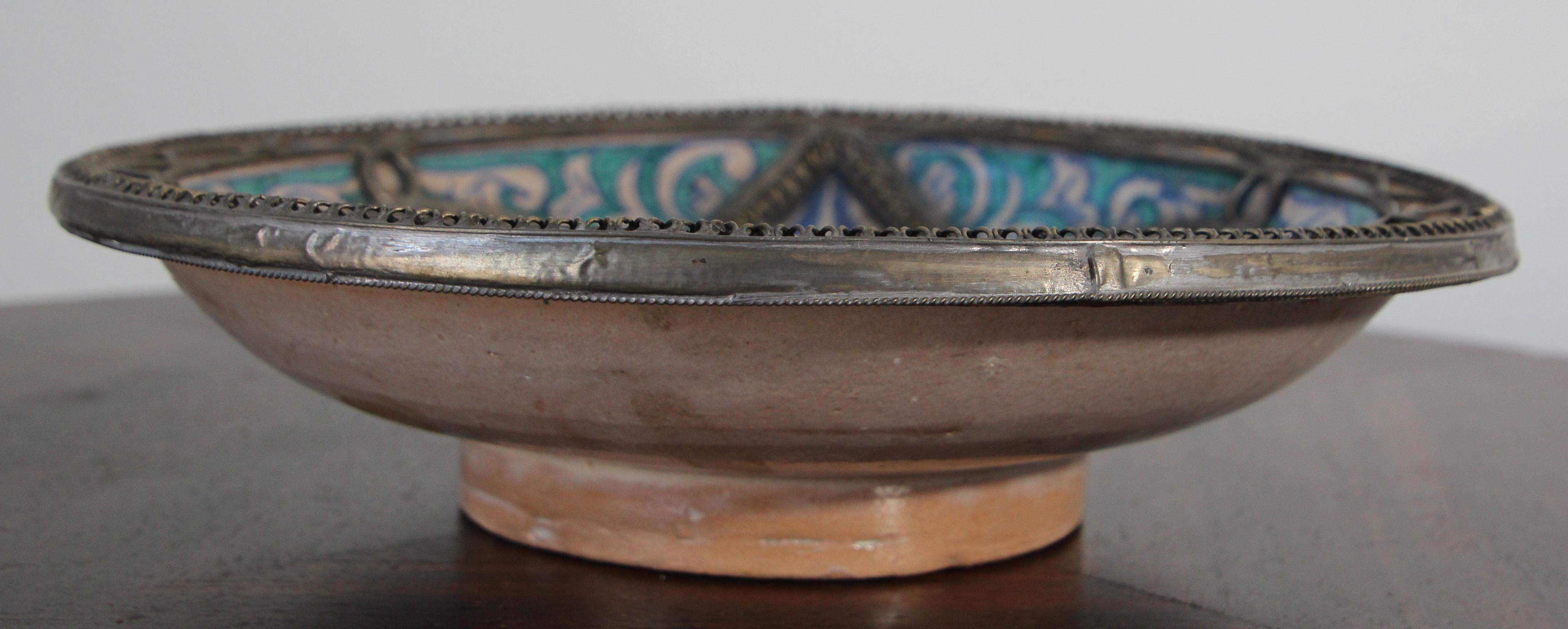 Antique Moroccan Ceramic Bowl Adorned with Moorish Silver Filigree from Fez For Sale 5