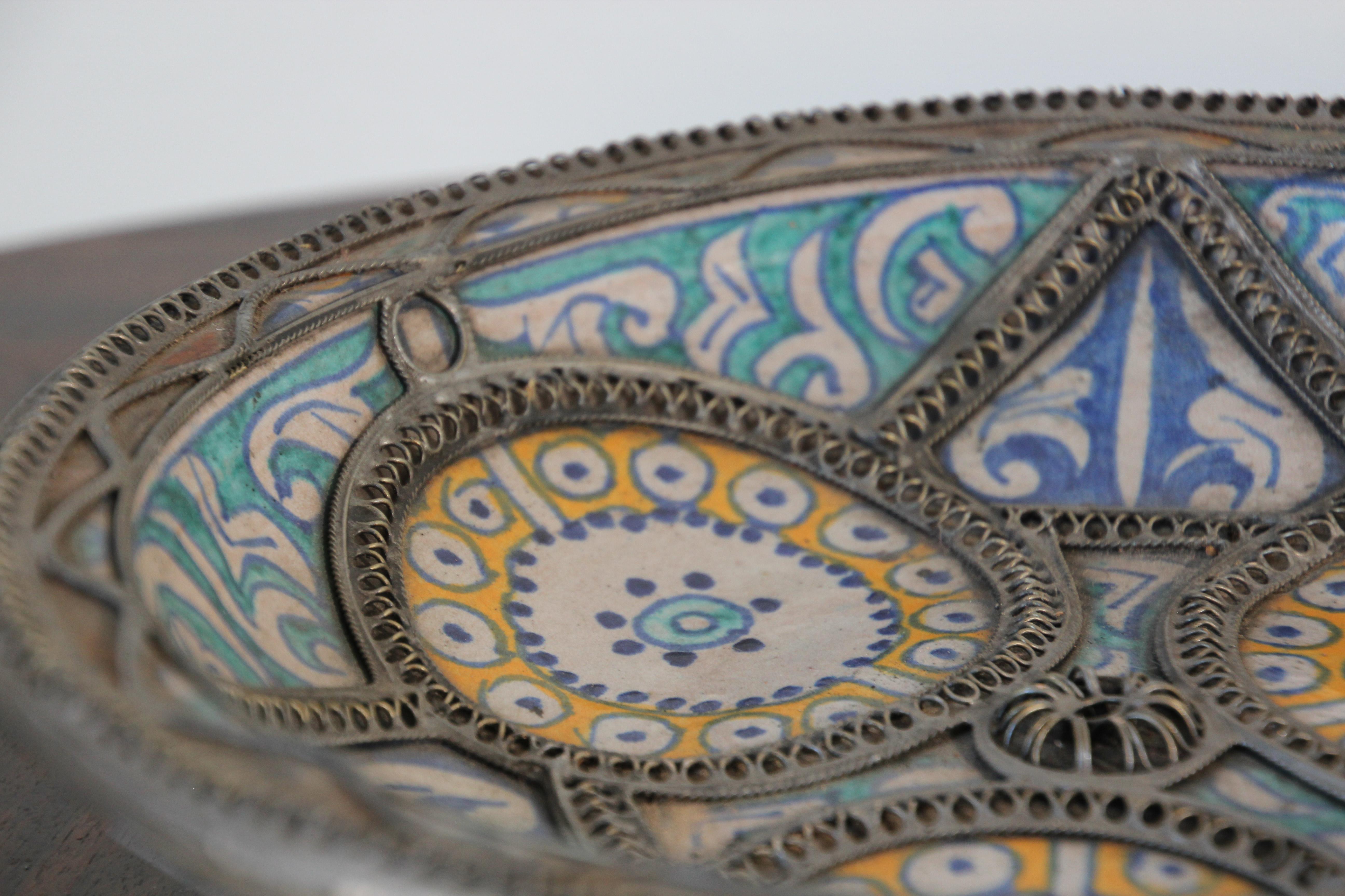 Antique Moroccan Ceramic Bowl Adorned with Moorish Silver Filigree from Fez For Sale 7