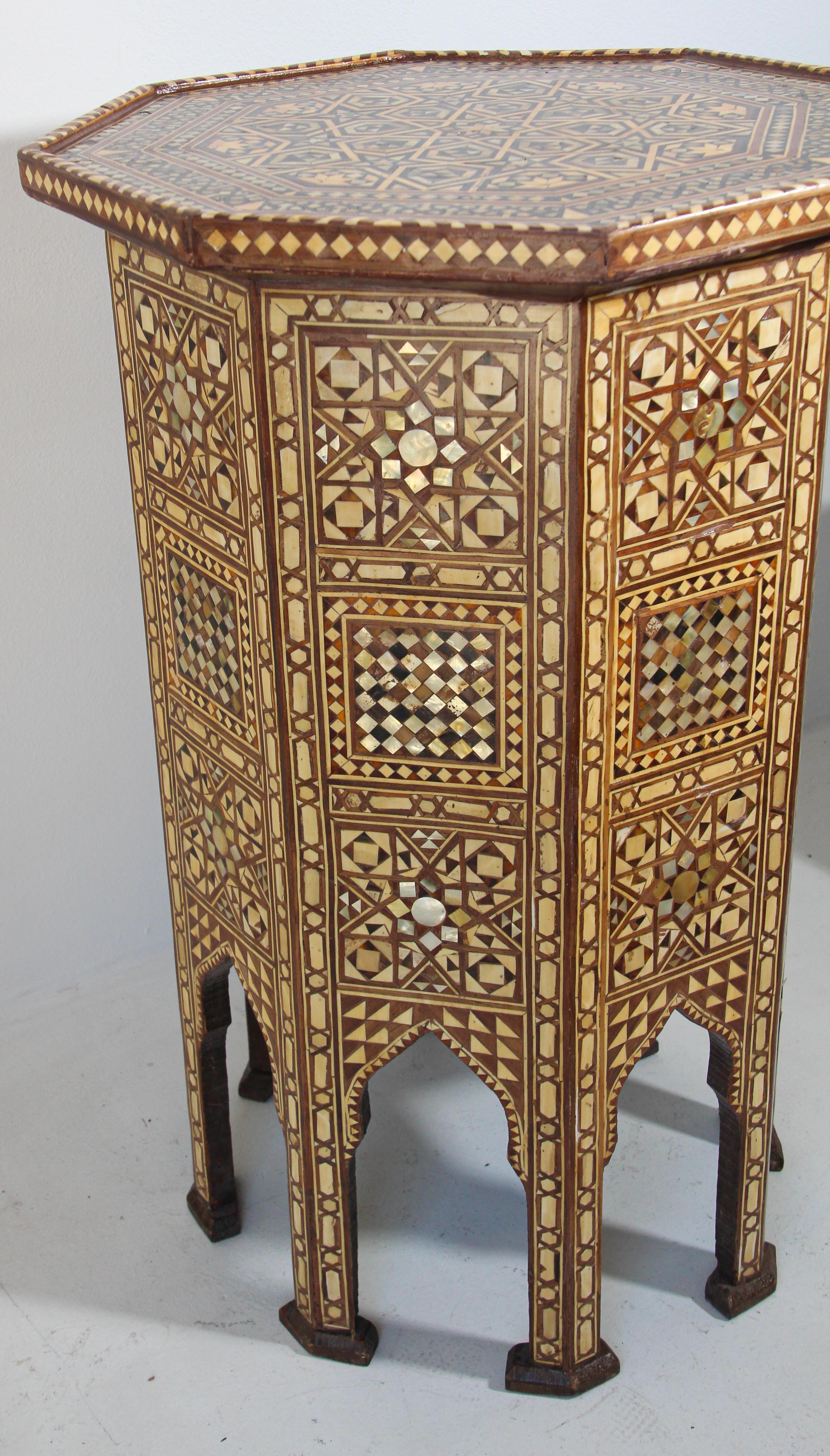 Moorish Moroccan Octagonal Pedestal Tables Inlaid with Mosaic Marquetry For Sale 6