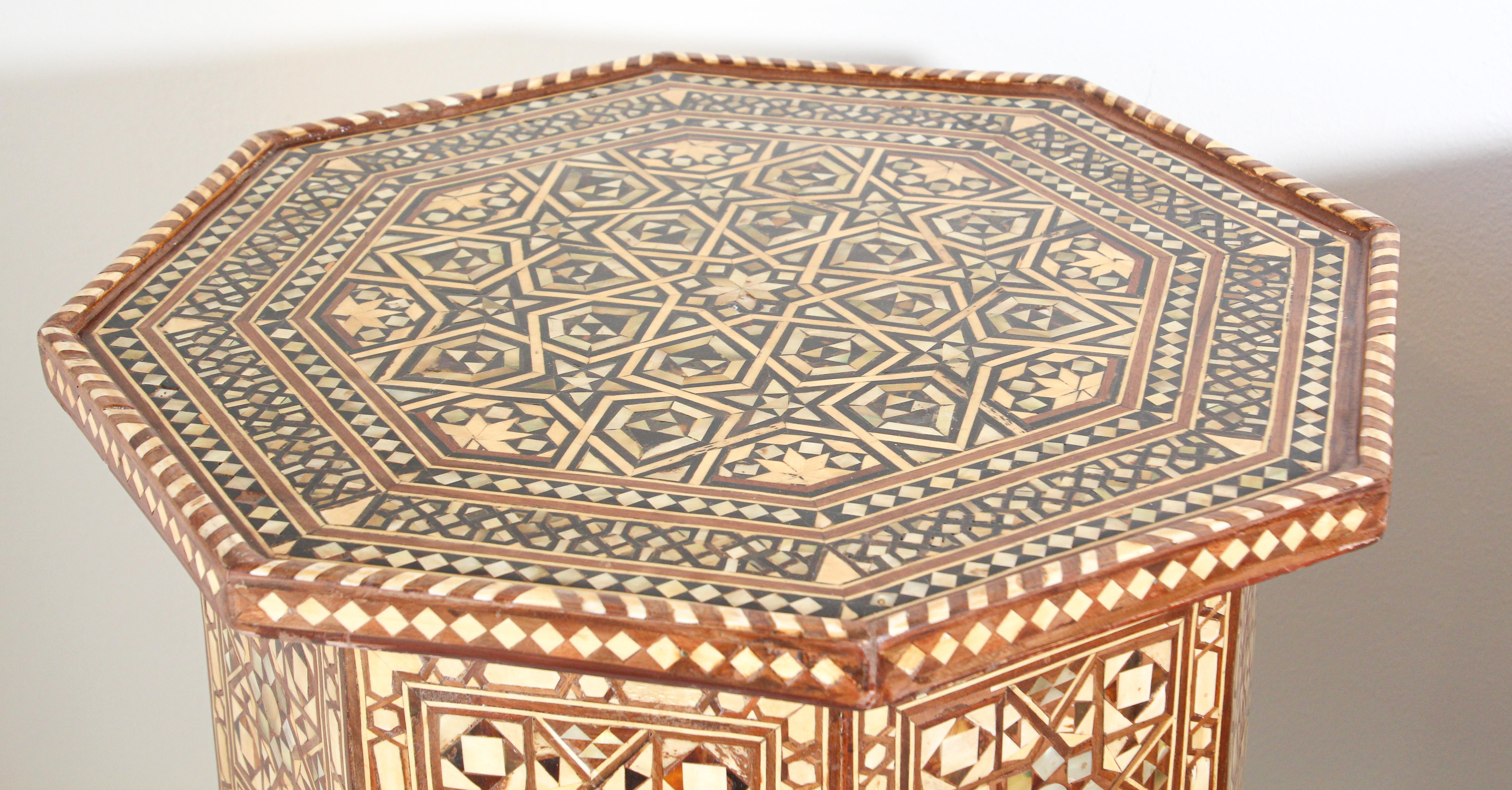 Moorish Moroccan Octagonal Pedestal Tables Inlaid with Mosaic Marquetry For Sale 4