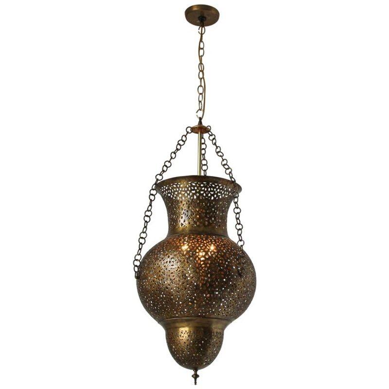 Large fabulous pierced Moroccan Moorish polished brass chandelier.
Handcrafted vintage Moroccan pierced filigree polished brass light fixture with a nice gold patina finish.
The filigree designs in these pendant cast a pattern on the walls and