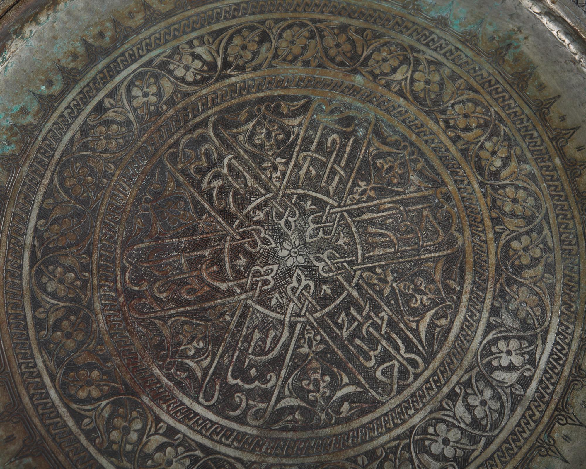 Moorish Moroccan Style Folding Brass Tray Drink Table In Distressed Condition For Sale In Rio Vista, CA