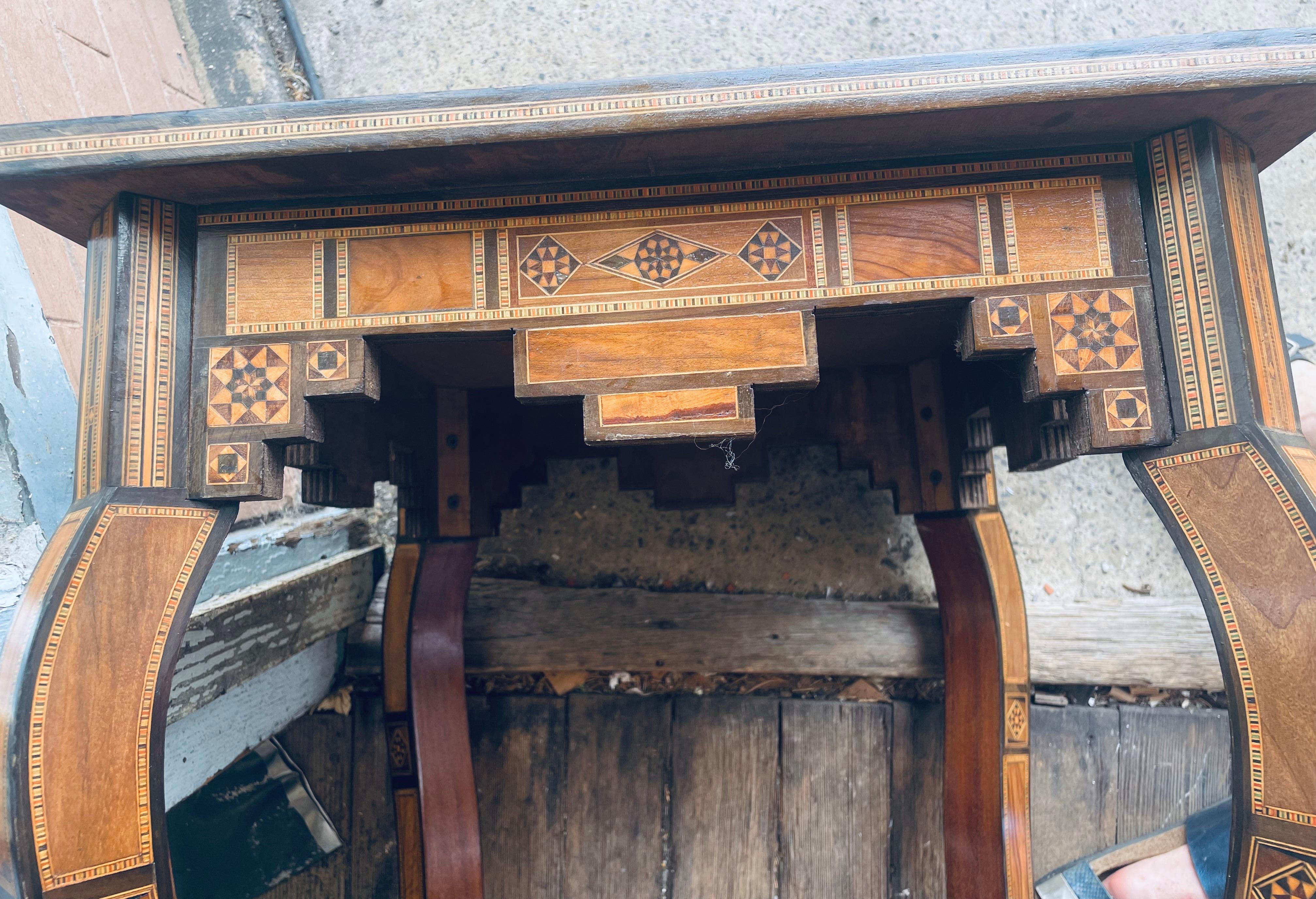 Tavolo da tè quadrato occasionale con intarsio in legno di madreperla moresco in vendita 6