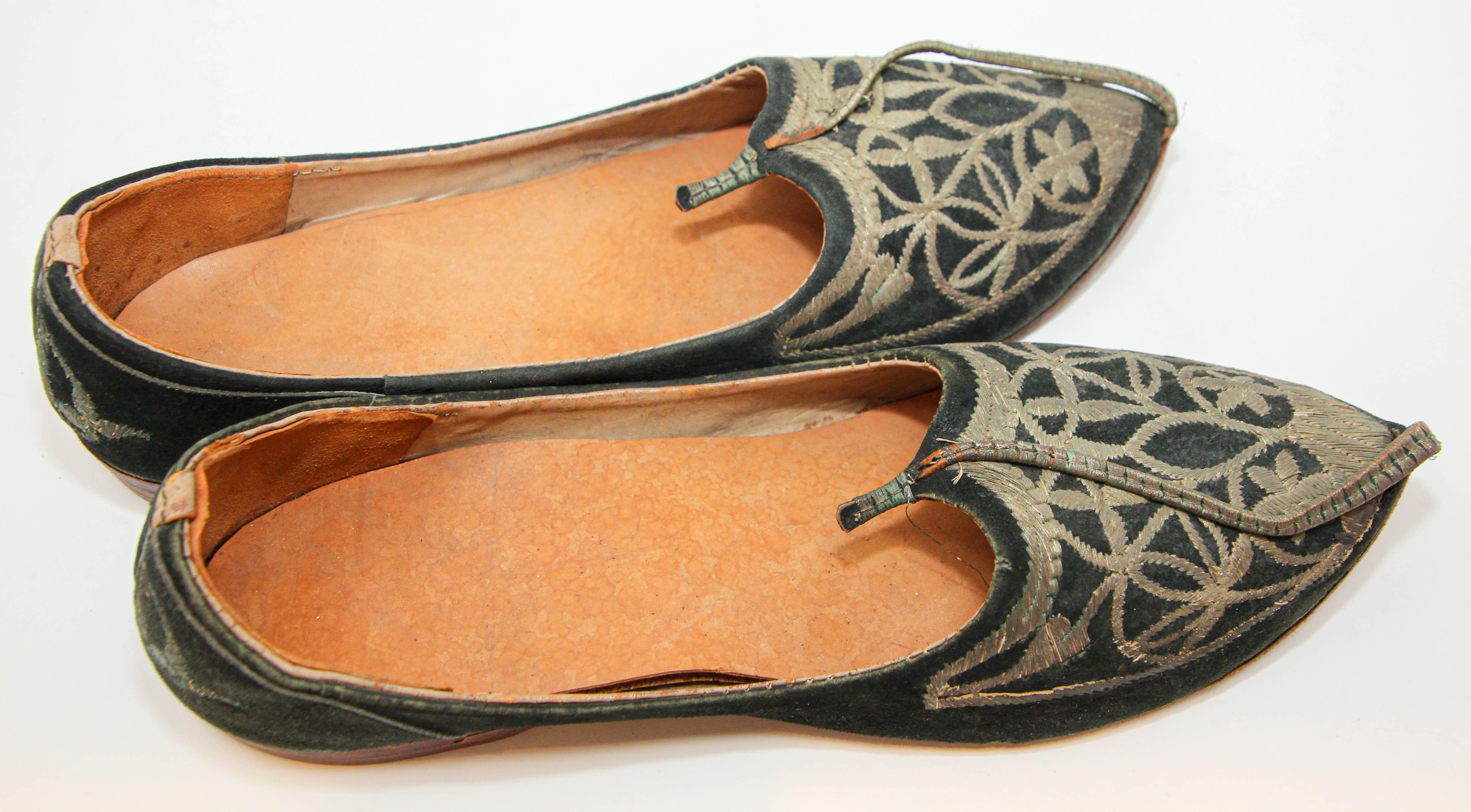 Moorish Mughal style Curled Toe Black Leather Shoes from Tony Duquette Estate For Sale 3
