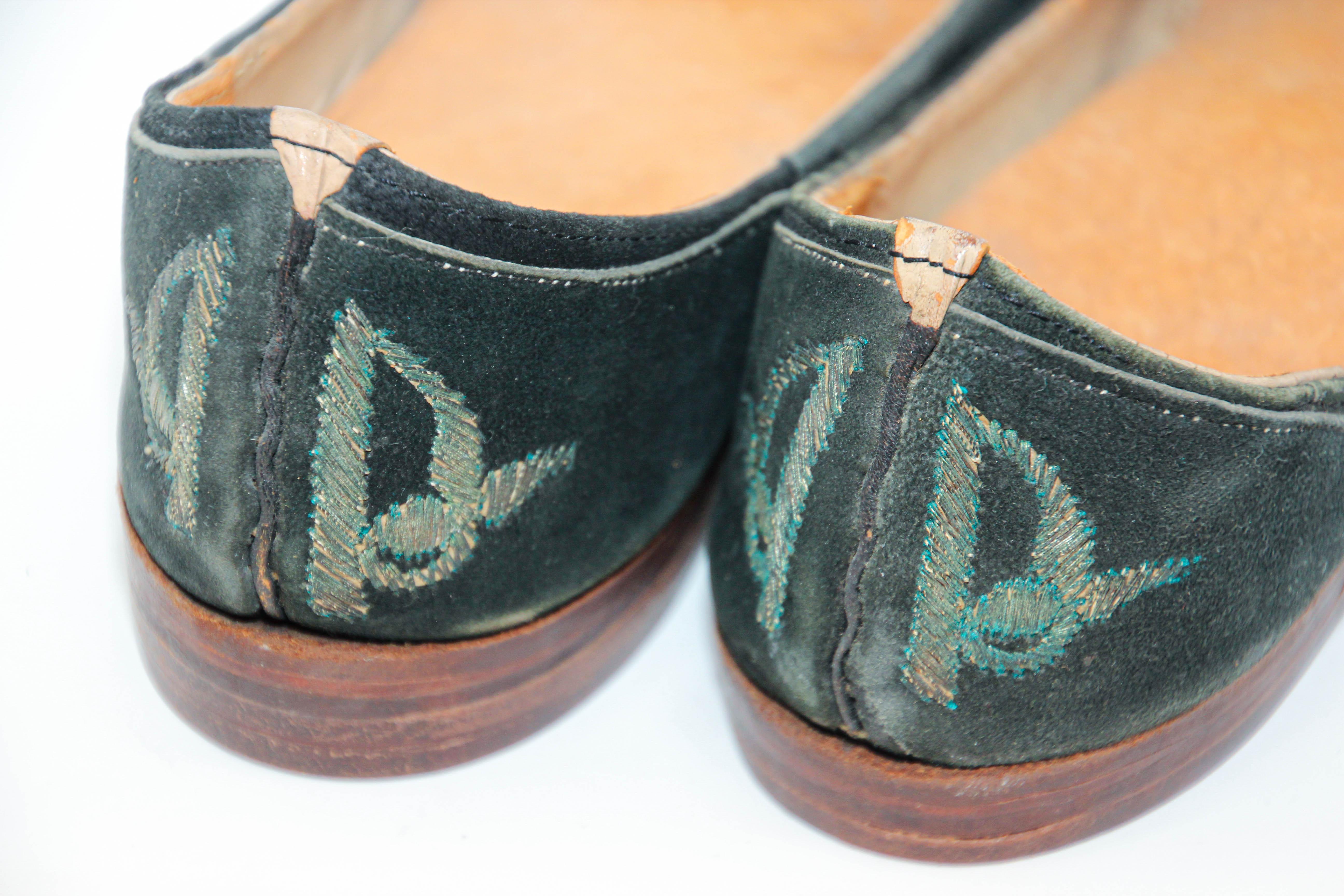 Chaussures en cuir noir à bout recourbé de style moghol, provenant du domaine Tony Duquette en vente 1