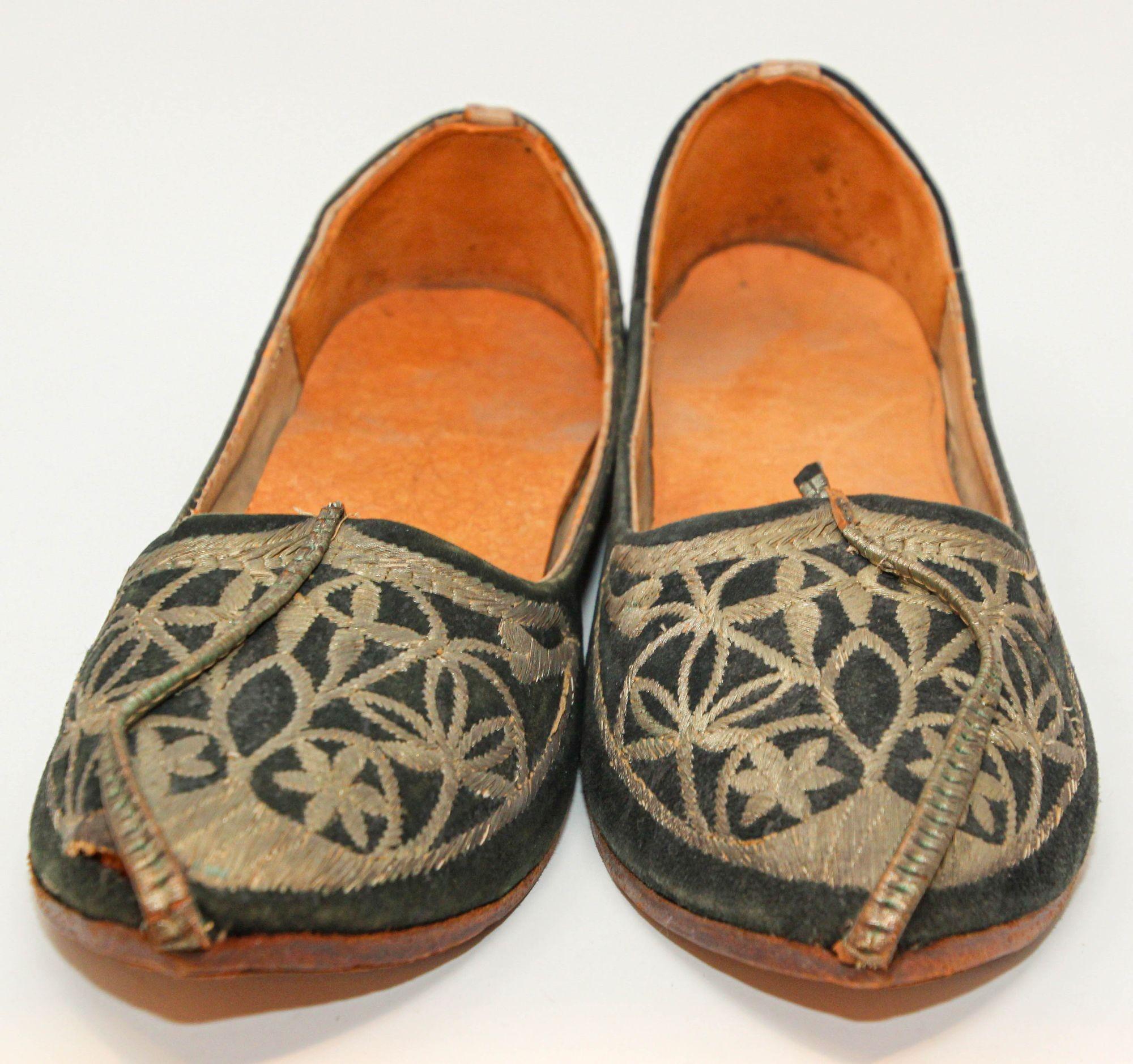 Indian Moorish Mughal Style Curled Toe Black Leather Shoes from Tony Duquette Estate For Sale