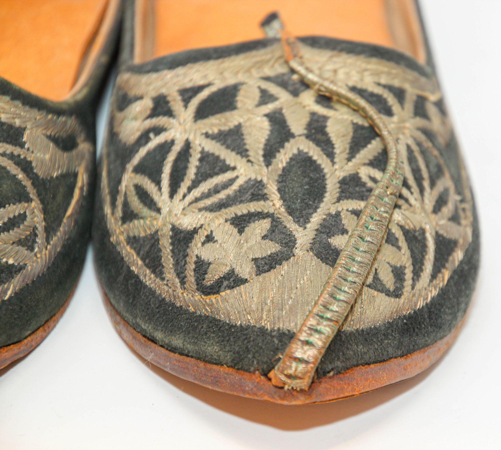 Embroidered Moorish Mughal Style Curled Toe Black Leather Shoes from Tony Duquette Estate For Sale