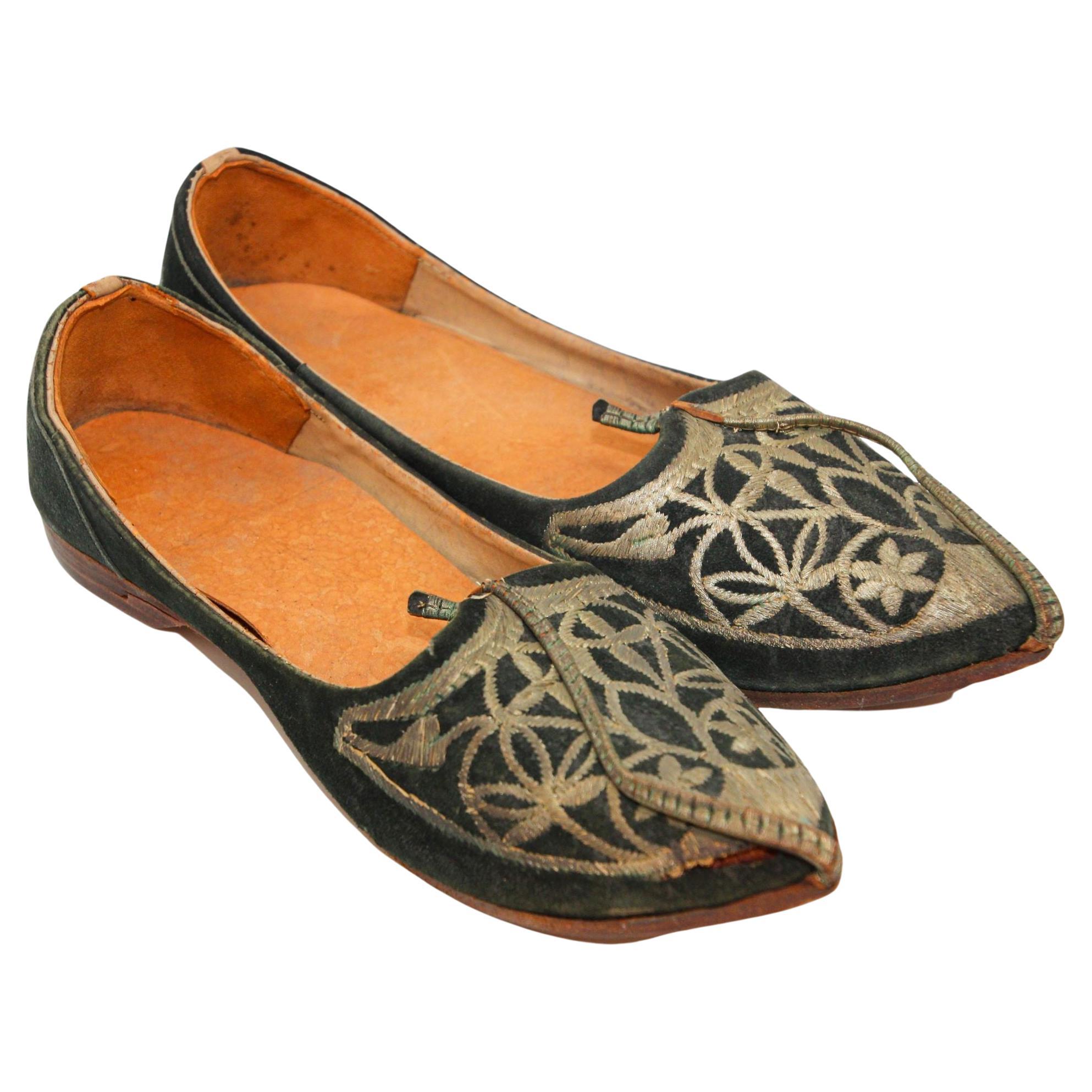 Moorish Mughal Style Curled Toe Black Leather Shoes from Tony Duquette Estate For Sale