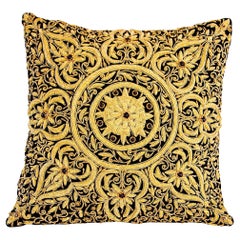 Coussin décoratif de style moghol mauresque avec broderie en fil métallique doré en relief