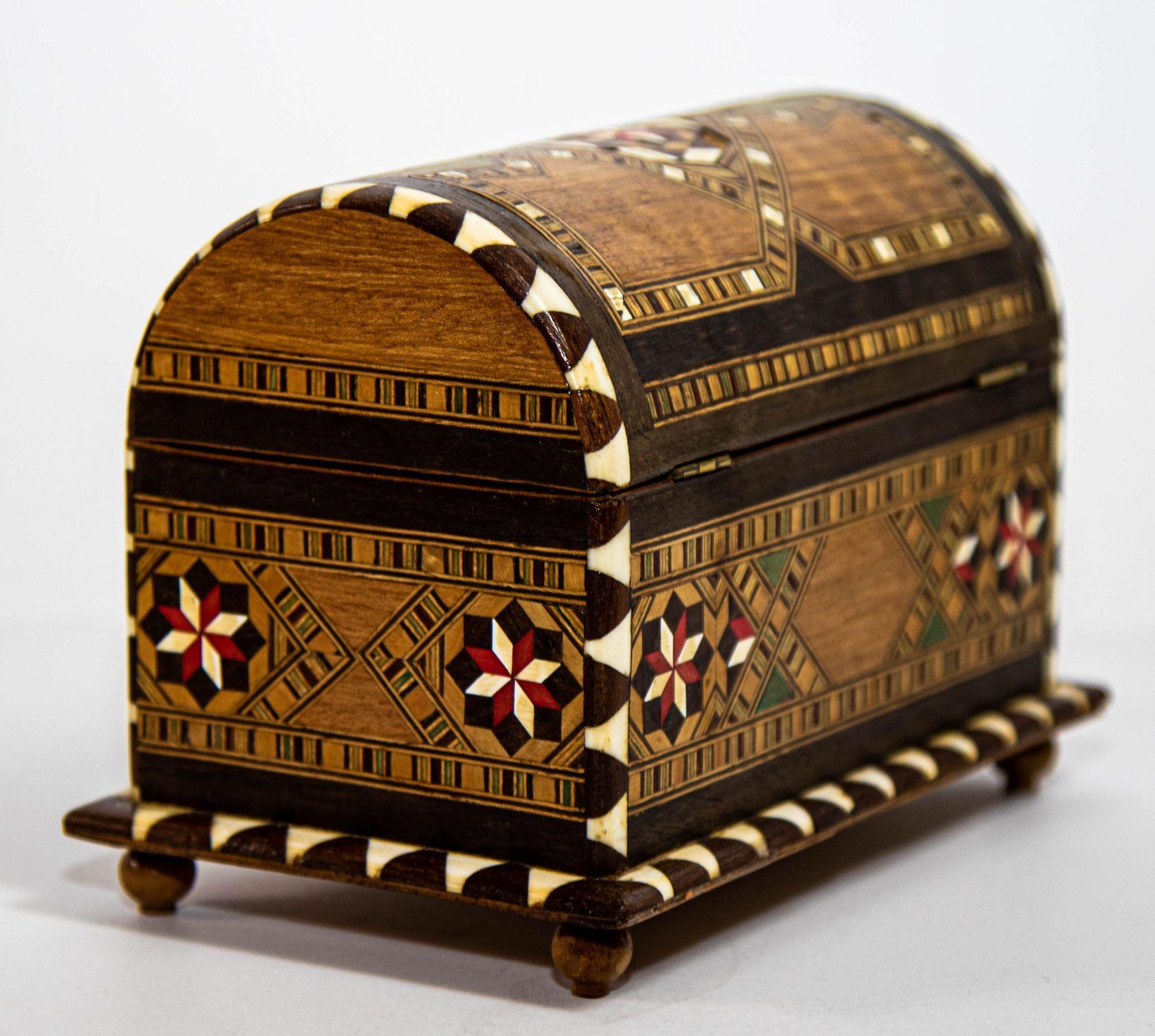 Moorish Spain Arch Top Wood Inaid Marquetry Jewelry Box In Good Condition For Sale In North Hollywood, CA