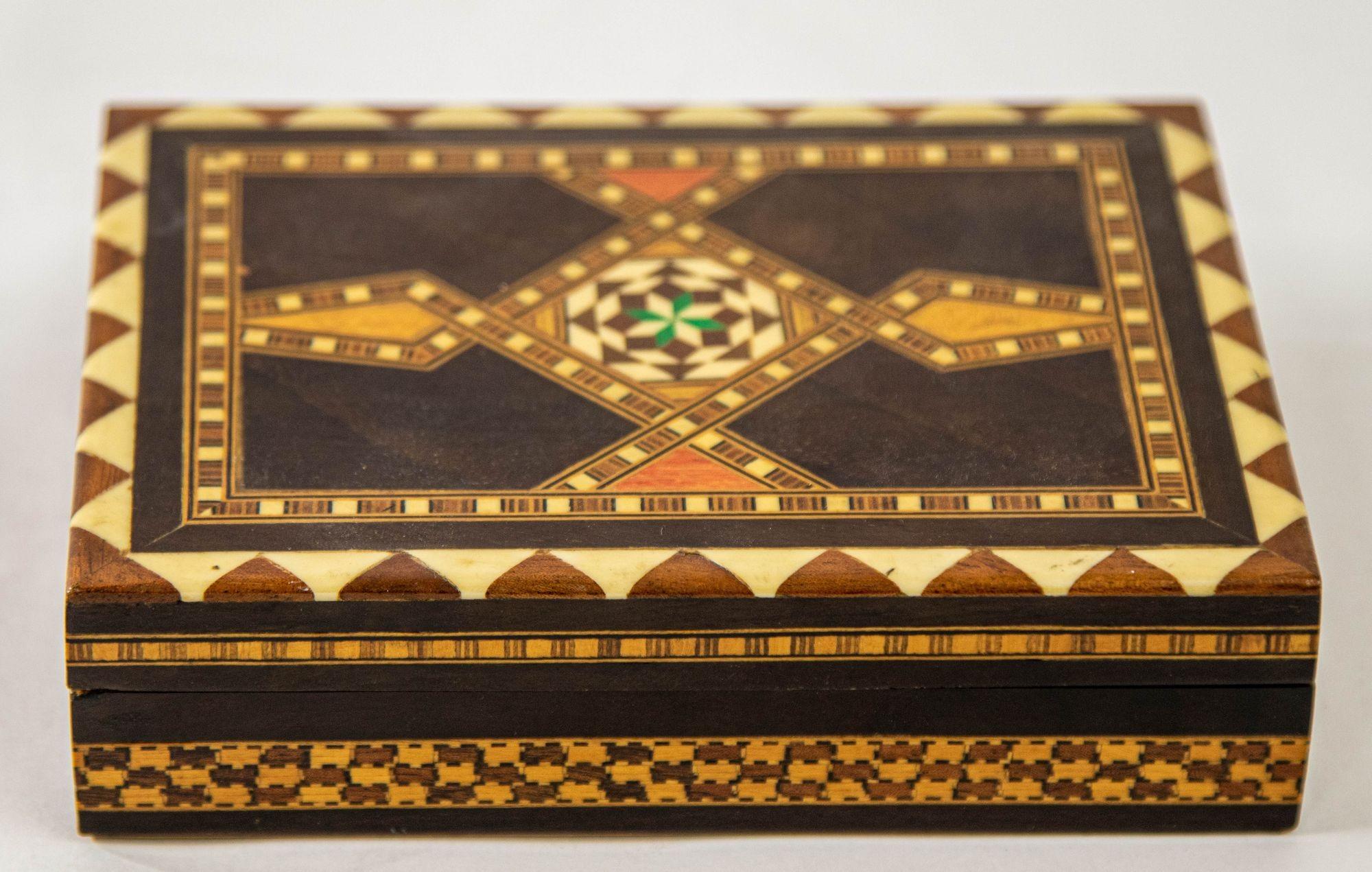 Moorish Spain Inlaid Marquetry Mosaic Box, 1950s For Sale 5