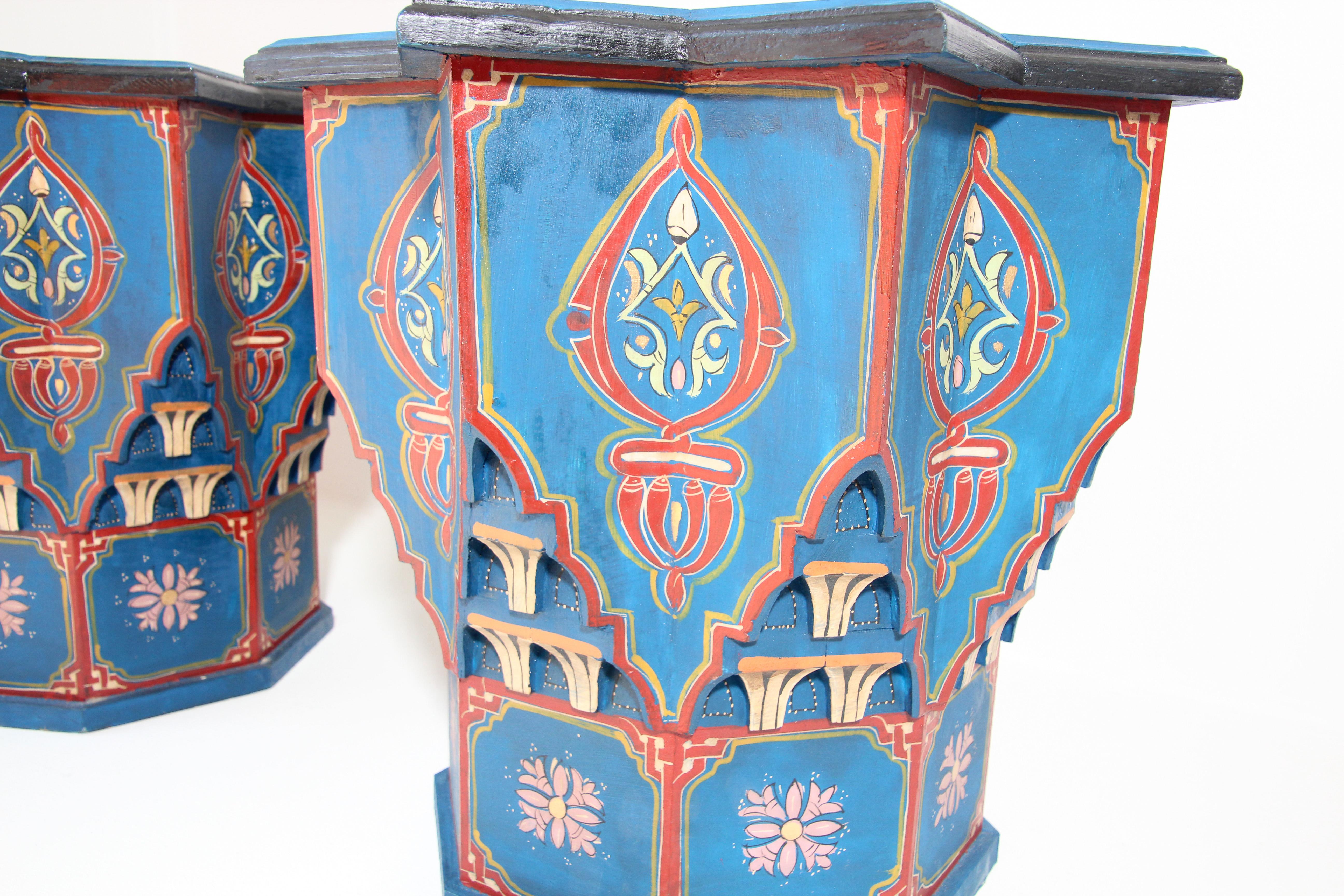 Paire de tables à boissons d'appoint marocaines bleue en forme d'étoile mauresque des années 1960 en vente 2