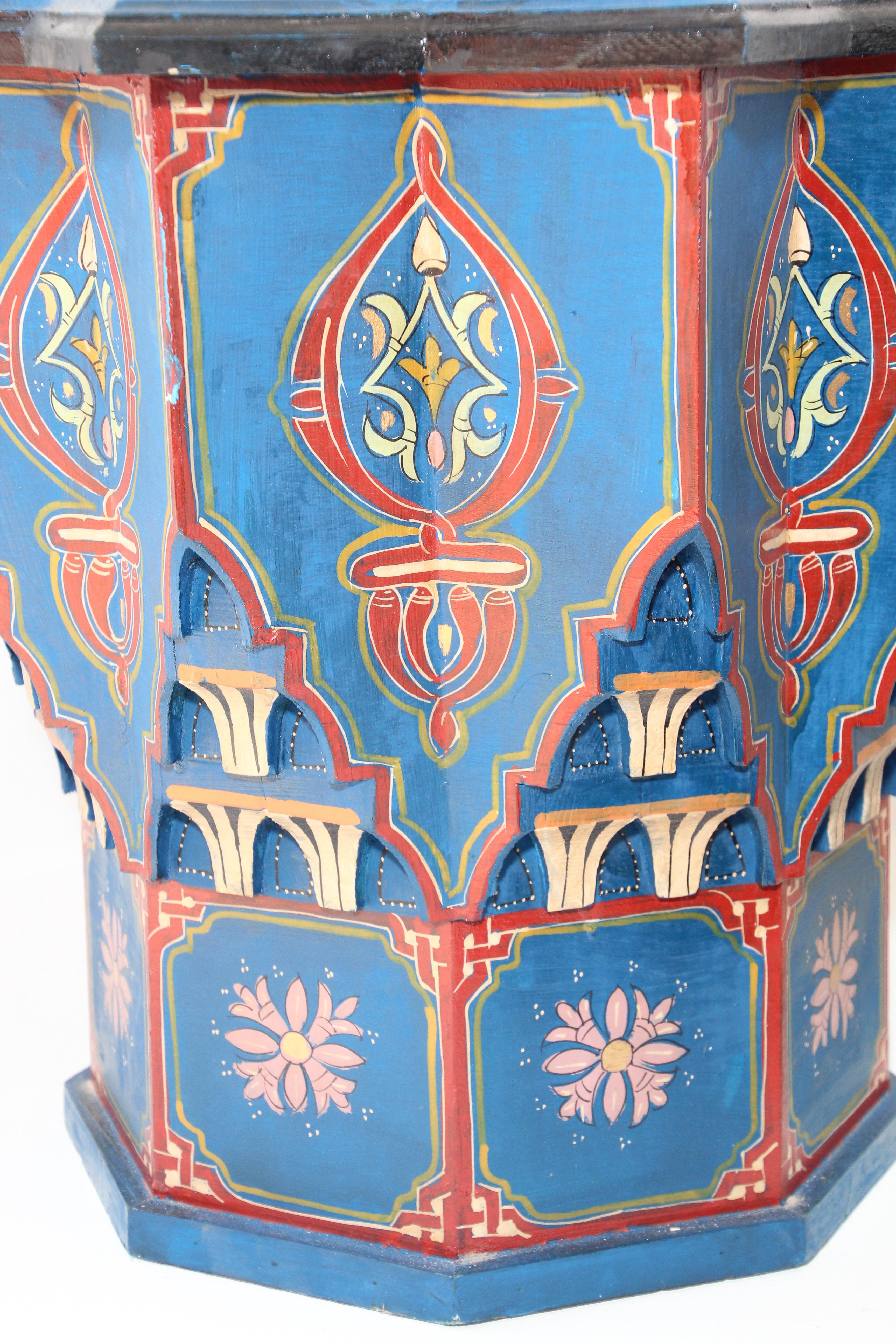 Paire de tables à boissons d'appoint marocaines bleue en forme d'étoile mauresque des années 1960 en vente 5