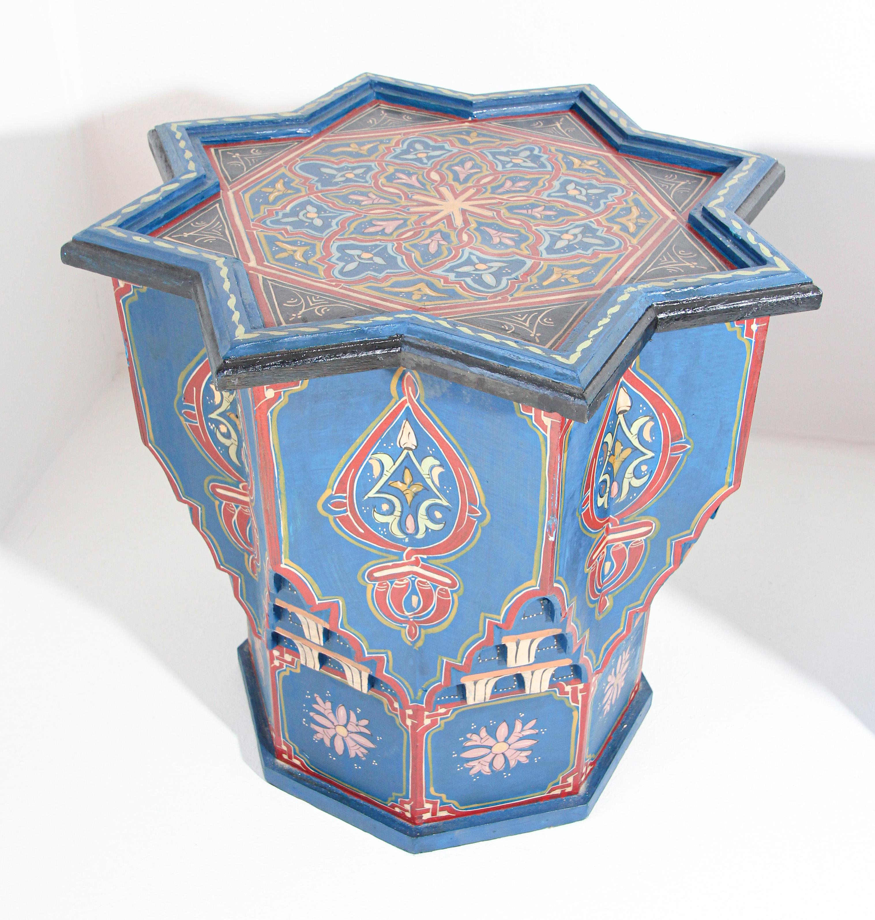 Bois Paire de tables à boissons d'appoint marocaines bleue en forme d'étoile mauresque des années 1960 en vente