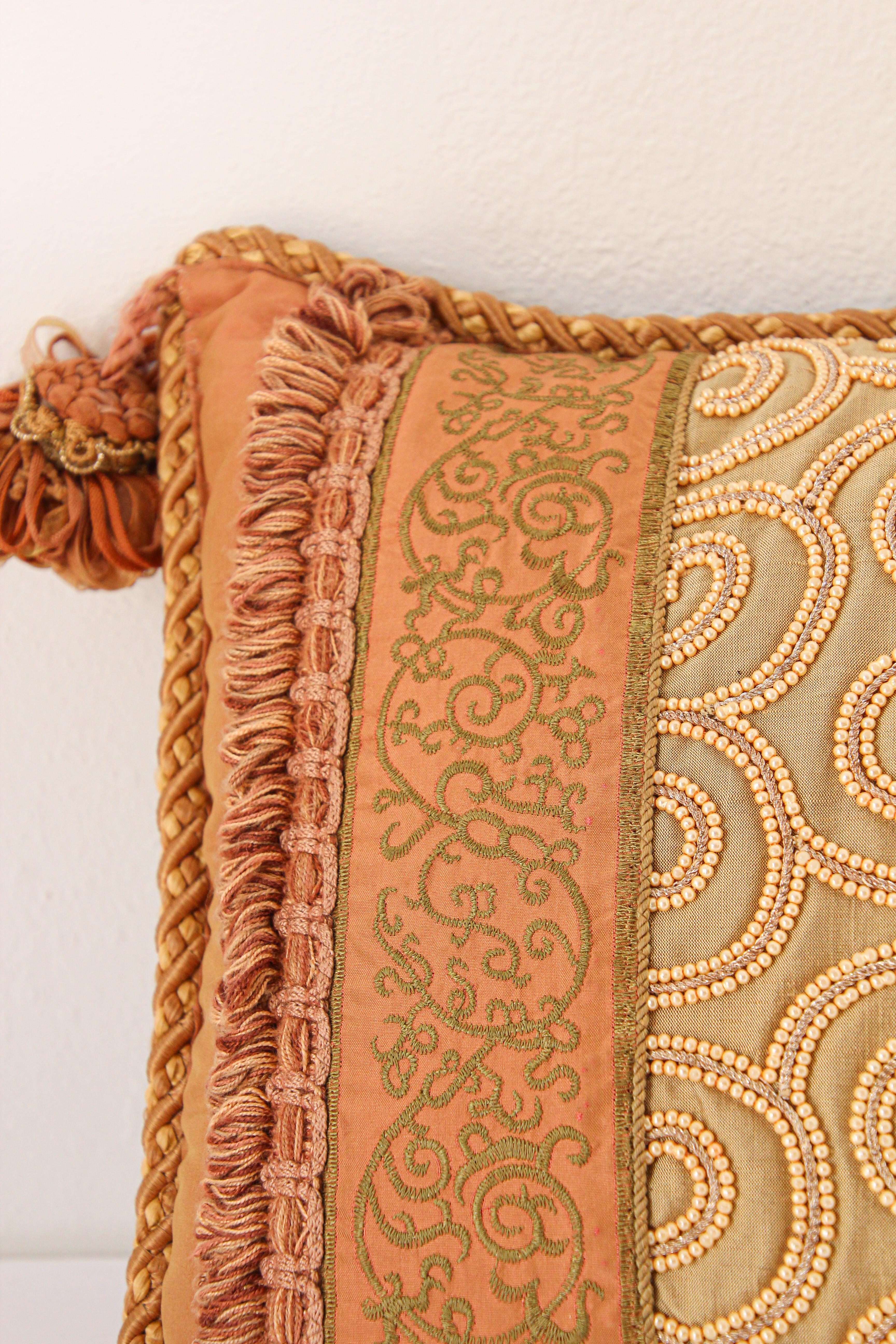 Moorish Style Decorative Gold Throw Pillow In Good Condition For Sale In North Hollywood, CA