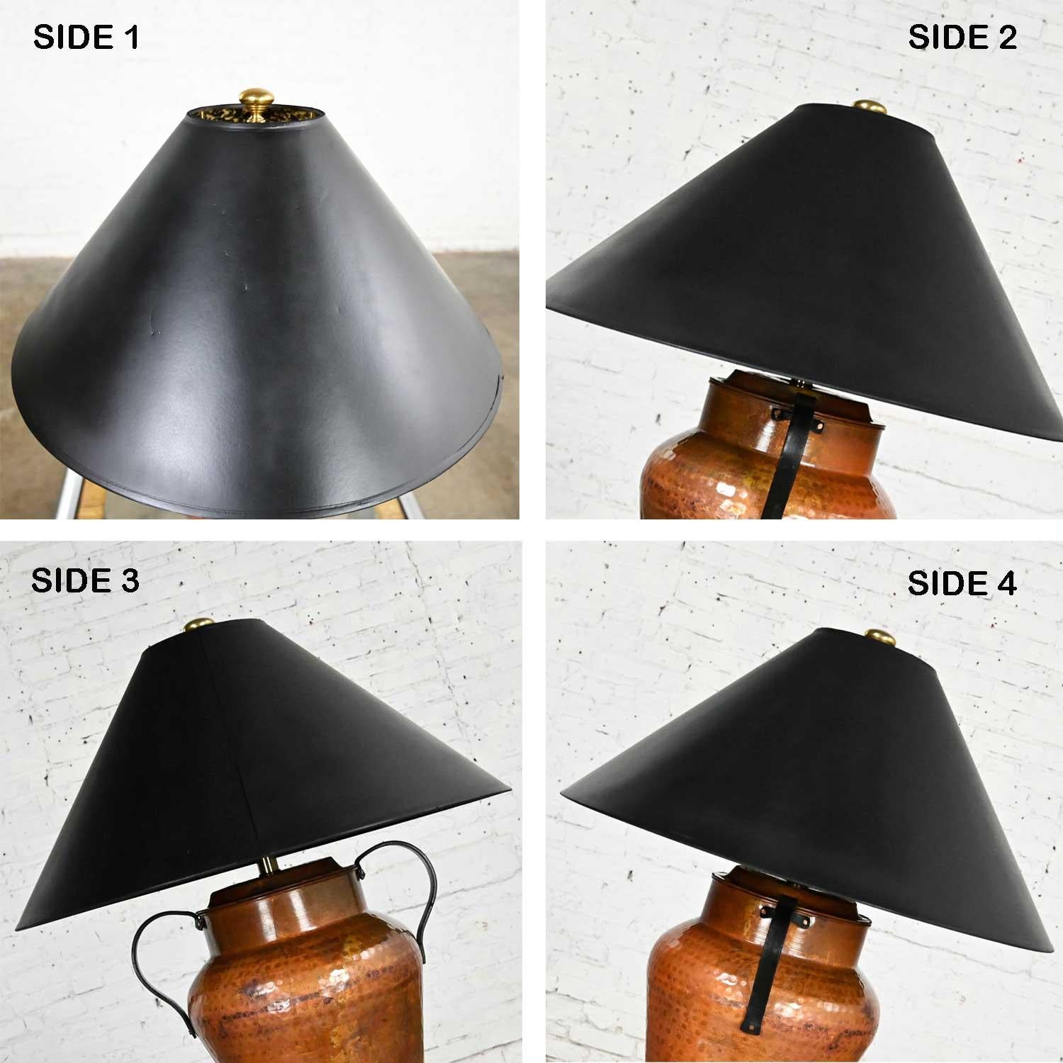 Lampe en forme d'urne en cuivre martelé de style mauresque Frederick Cooper  en vente 4