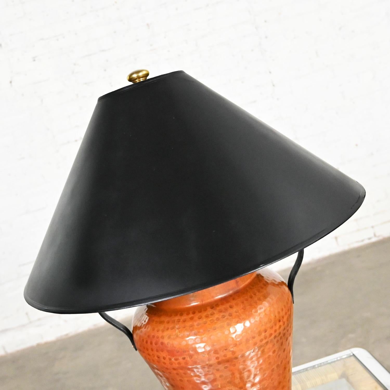 Lampe en forme d'urne en cuivre martelé de style mauresque Frederick Cooper  en vente 1