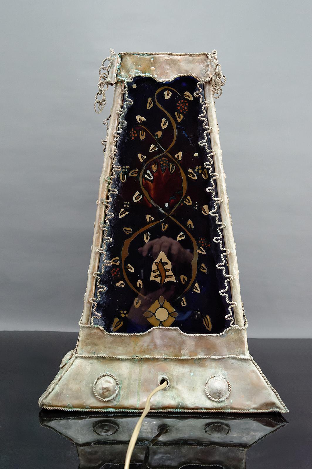 Lampe de style mauresque en cuivre patiné et verre peint, France, milieu du siècle dernier en vente 2