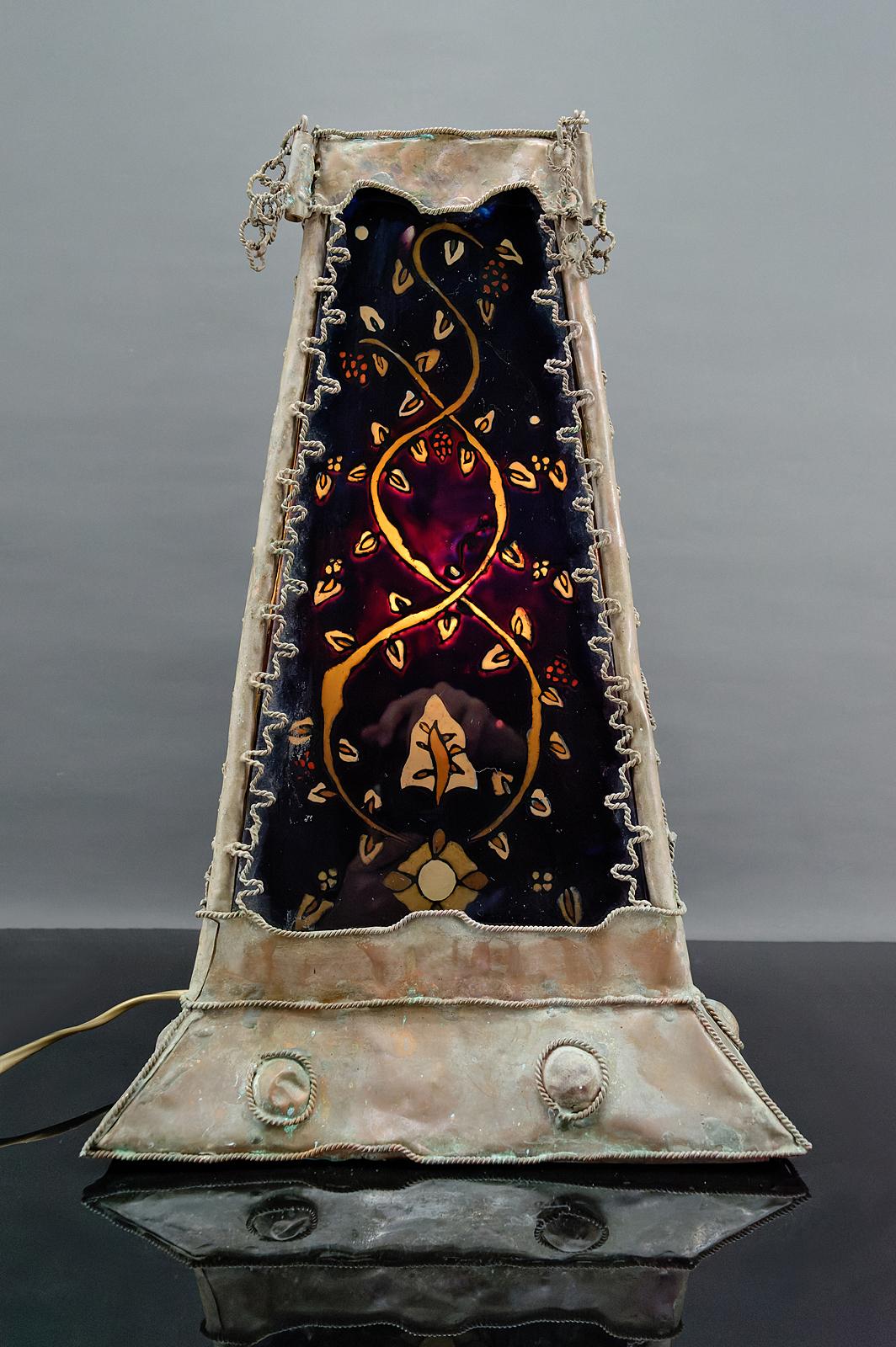 Lampe de style mauresque en cuivre patiné et verre peint, France, milieu du siècle dernier Bon état - En vente à VÉZELAY, FR