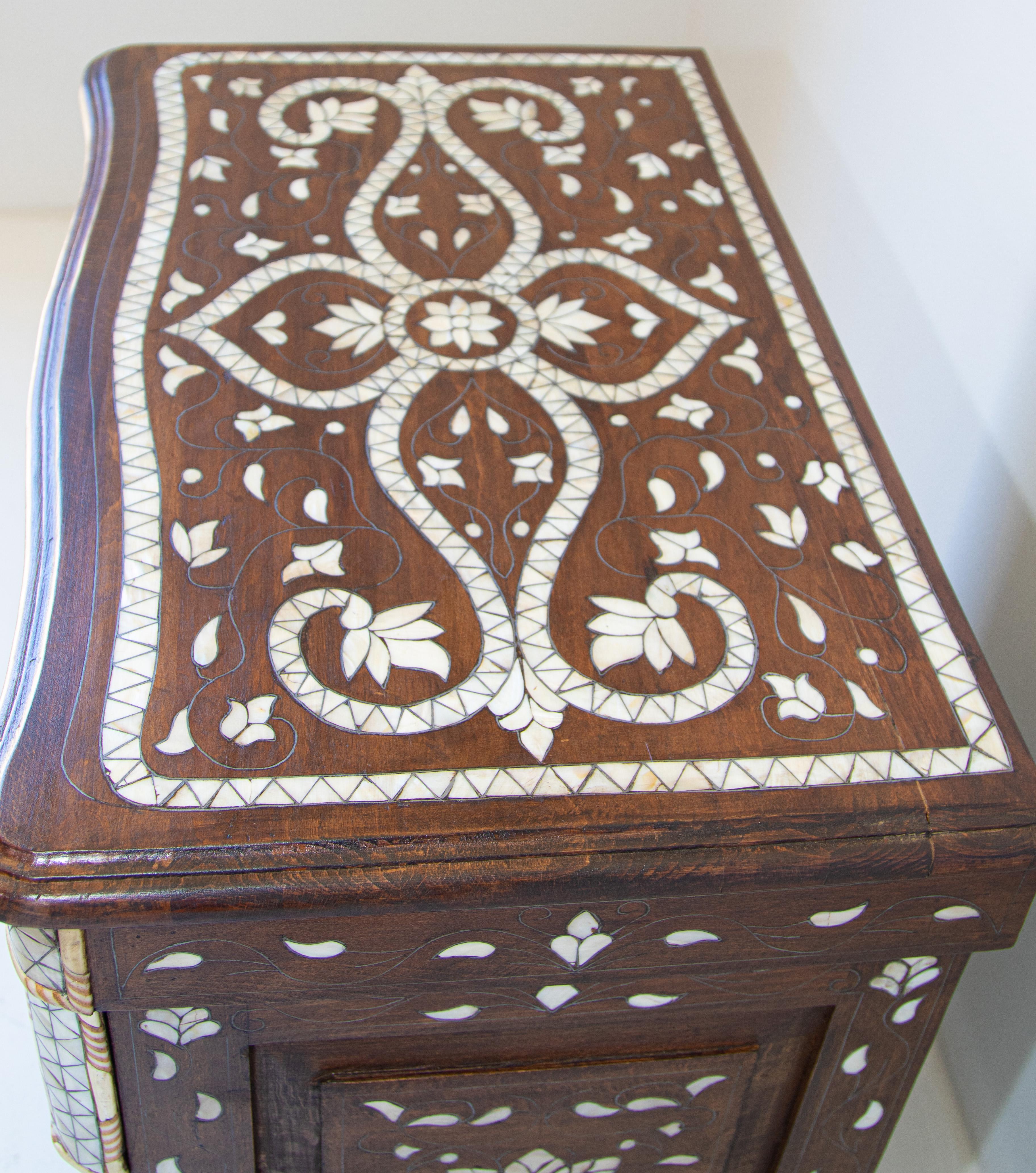 Moorish White Inlay Moroccan Nightstands, a Pair For Sale 10