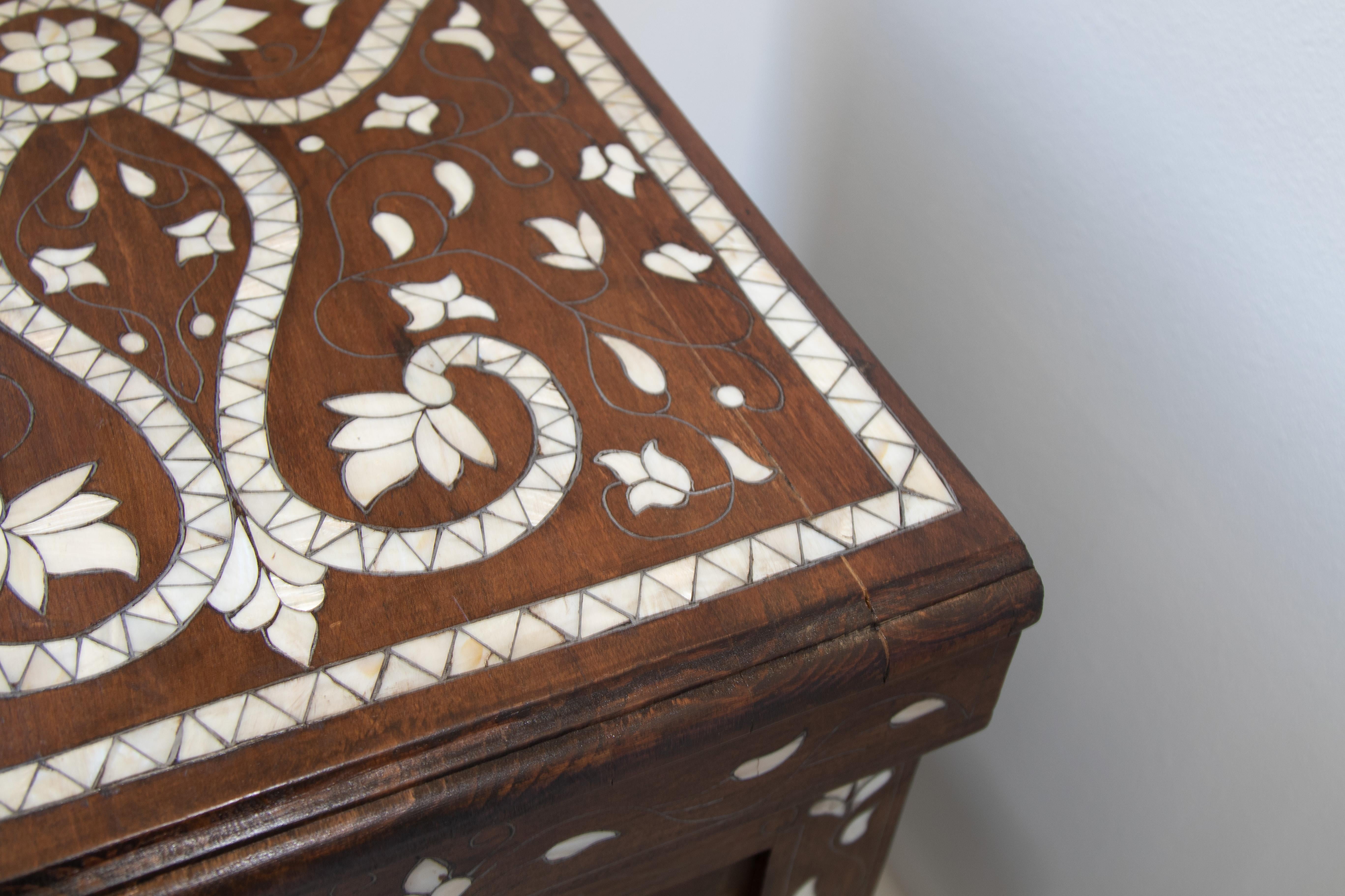 Moorish White Inlay Moroccan Nightstands, a Pair For Sale 15