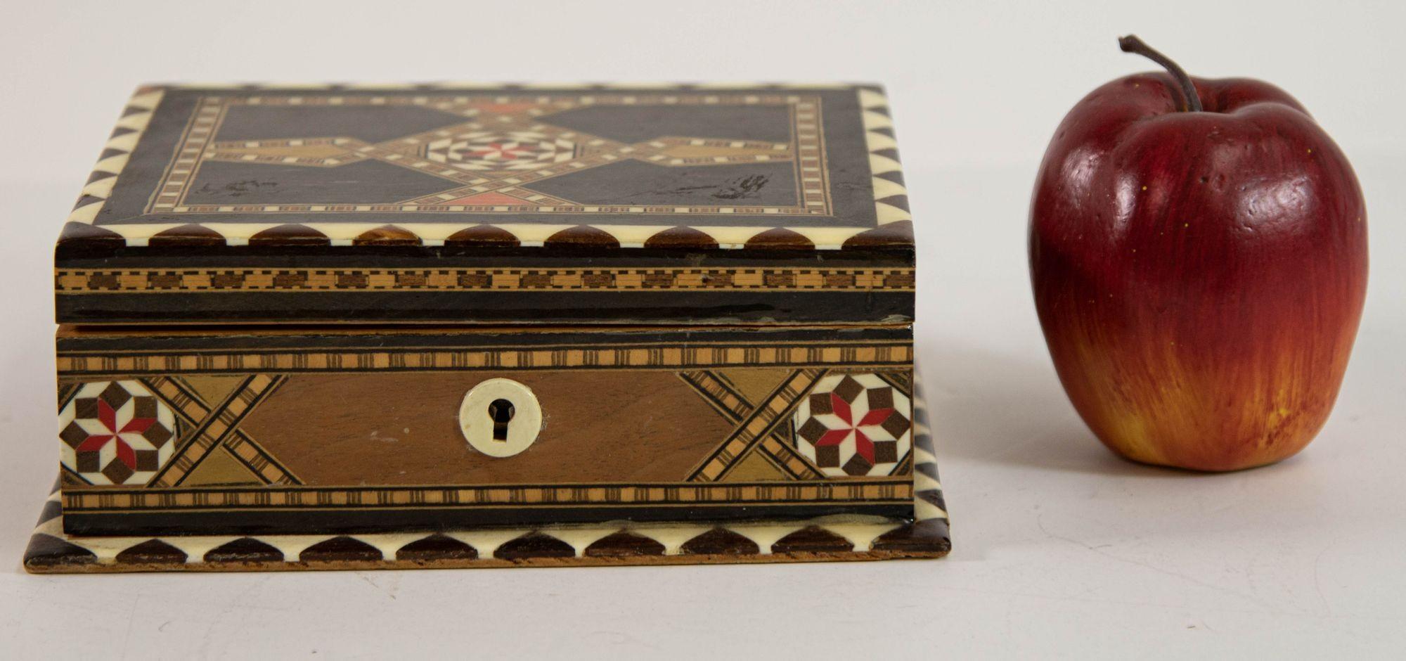 1940s Marquetry Mosaic Wood Box Moorish Islamic Art Granada Spain Khatam Decor.
Moorish Inlaid Marquetry Jewelry Box Spain.
Dimensions Height: 2.5 in. Width: 7 in. Depth: 5.5 in.
Handcrafted in Granada Spain, circa 1940s 1950s.
Inlaid Marquetry