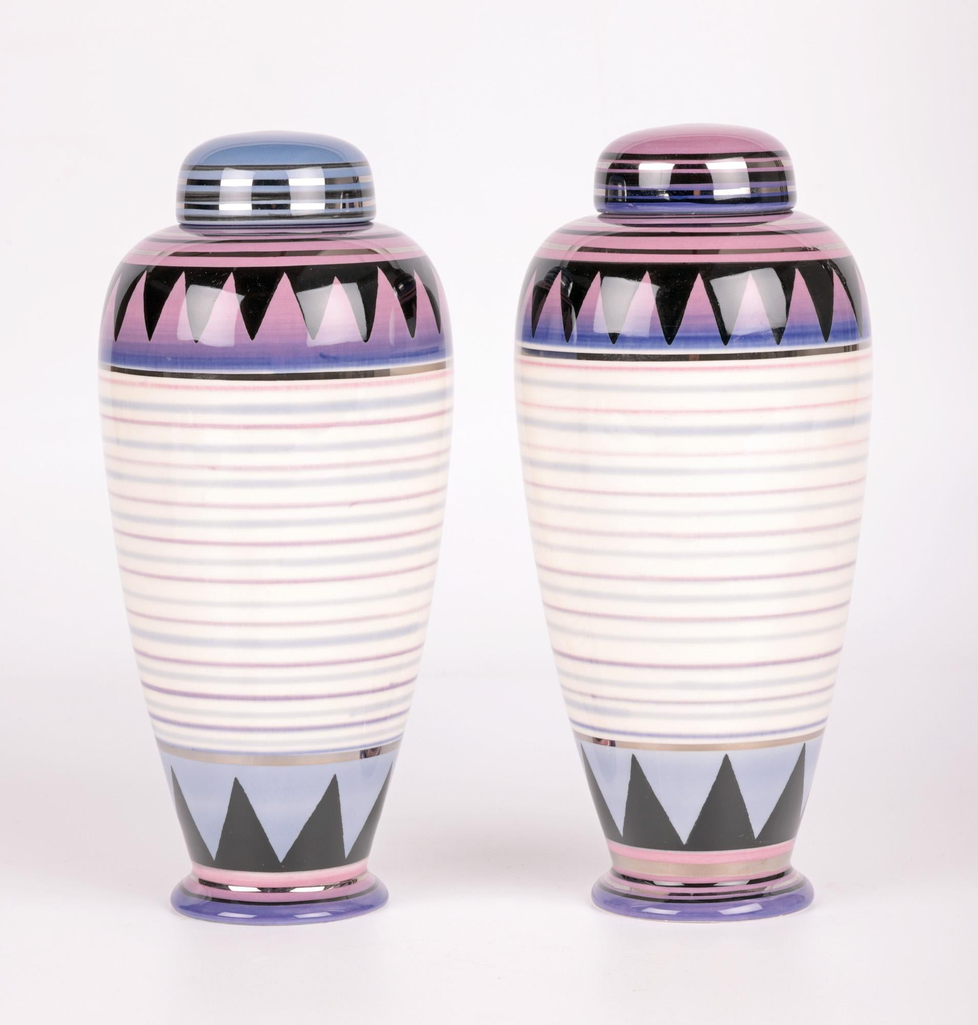 Moorland Pottery Paar keramische Vasen mit Deckeln   im Angebot 2