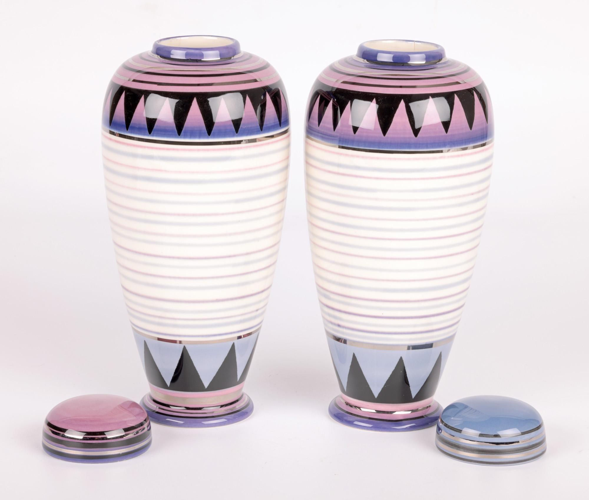 Moorland Pottery Paar keramische Vasen mit Deckeln   im Angebot 1