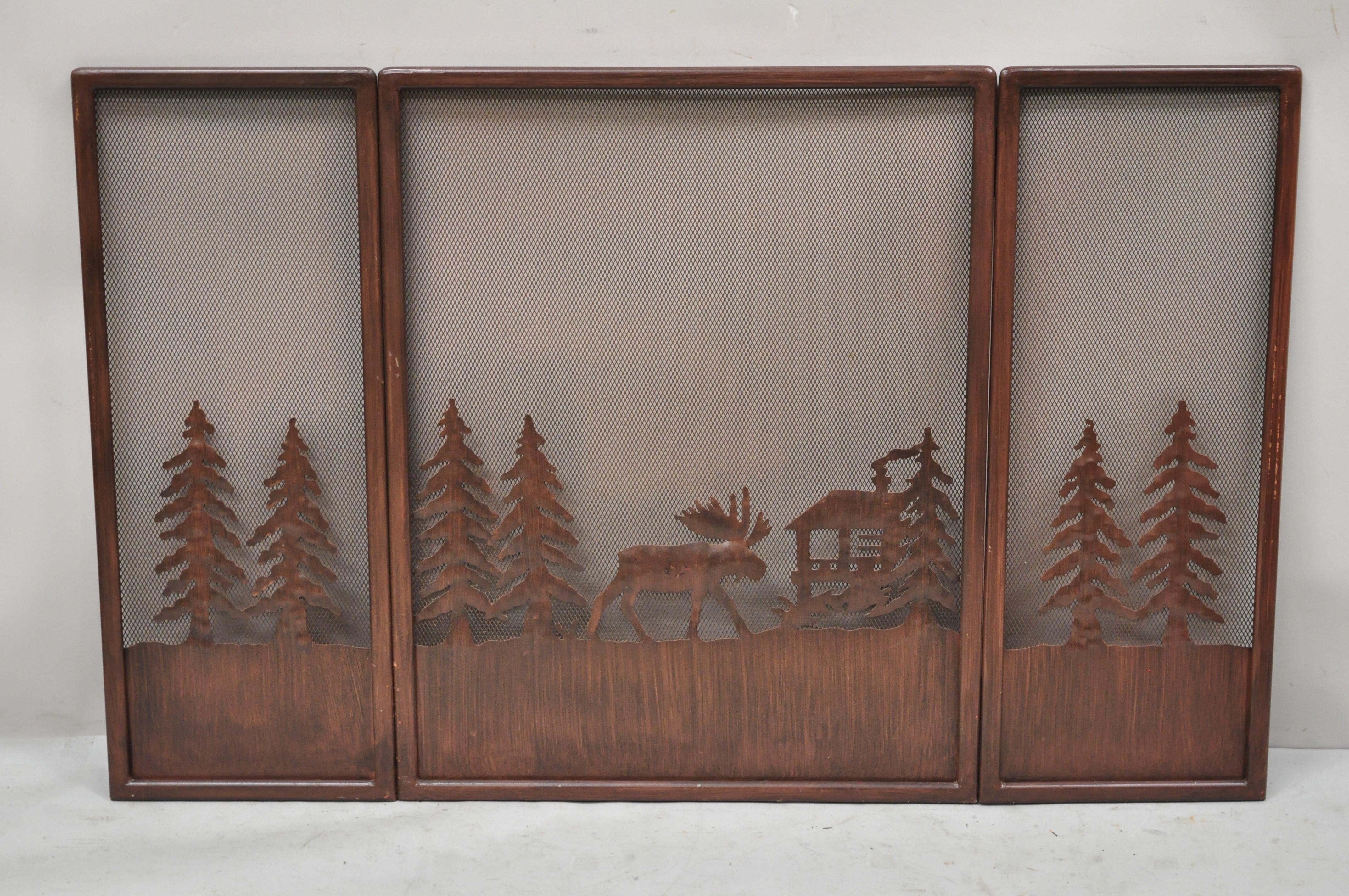 Moose Wilderness Log Cabin Rustic Iron Folding Fireplace Mantle Screen In Good Condition For Sale In Philadelphia, PA