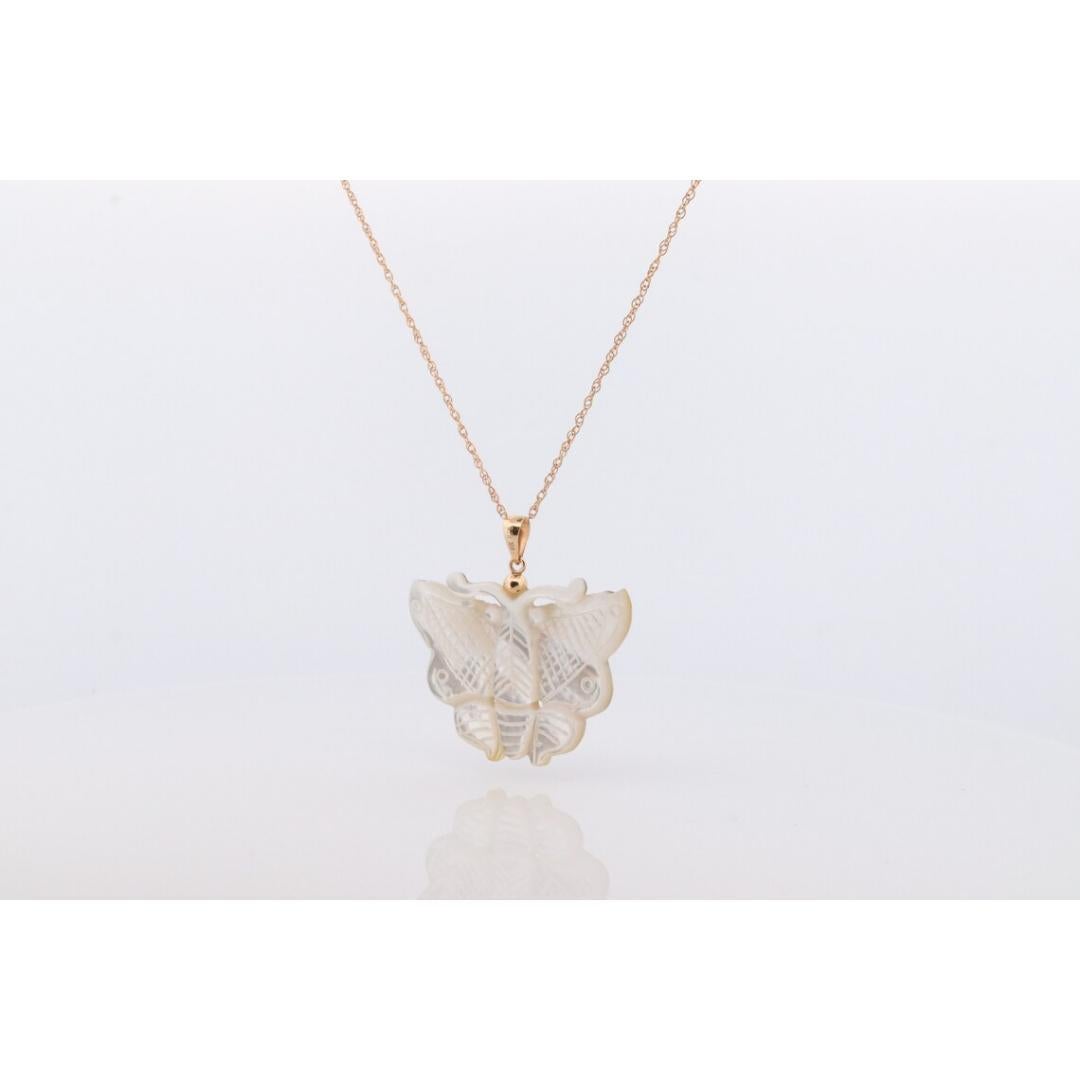 Butterfly MOP 14k. Grand pendentif papillon. Collier à chaîne en or jaune 14 carats. en vente 1