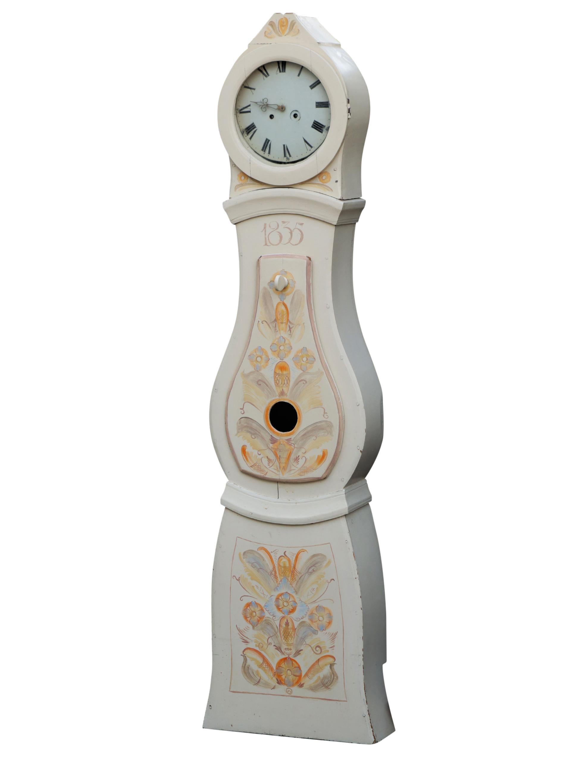 18th. Century Swedish Mora clock with hand painted floral details. Carved detailing of crown. Working Longcase clock mechanism of pendulum and 2 weights and a bell chime on the hour.

Width:52cm / 20.4