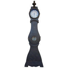 Mora Clock in Black Paint