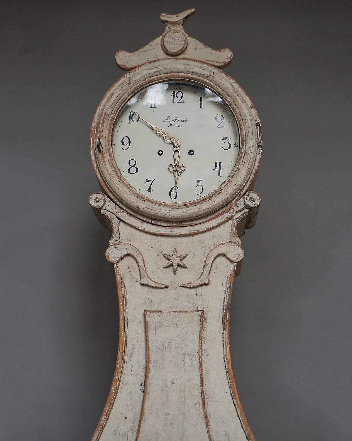 Early Mora clock in hand-carved case from the Fryksdal region, Sweden, circa 1820. This beautiful clock has a Primitive bird carving at the top, and carving on the “neck” and below the “belly” reminiscent of the traditional Swedish bride’s costume.