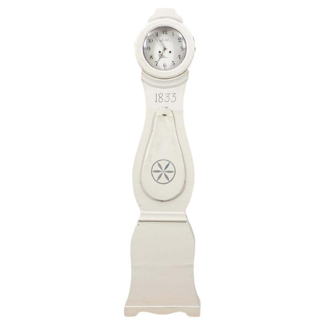 Mora Clocks Sueco 1800s Antiguo blanco 202cm de altura motivo estrella