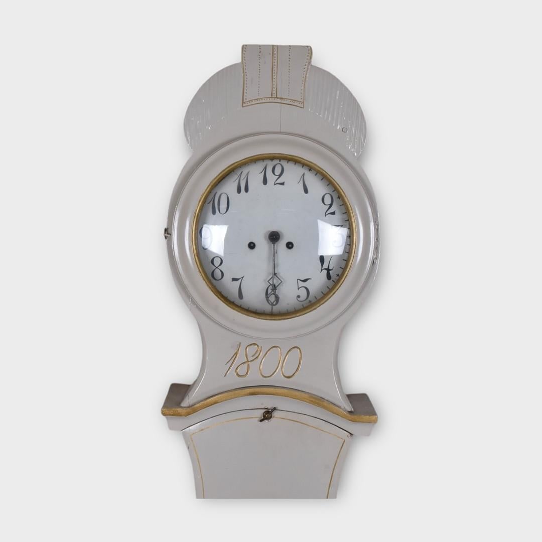 Mora Clocks Sueco 1800s Antiguo blanco 205cm alto Corona Gustaviano en venta