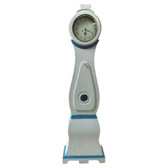 Horloge Mora suédoise du début des années 1800 Antique Gustavienne blanche bleue gustavienne 204 cm