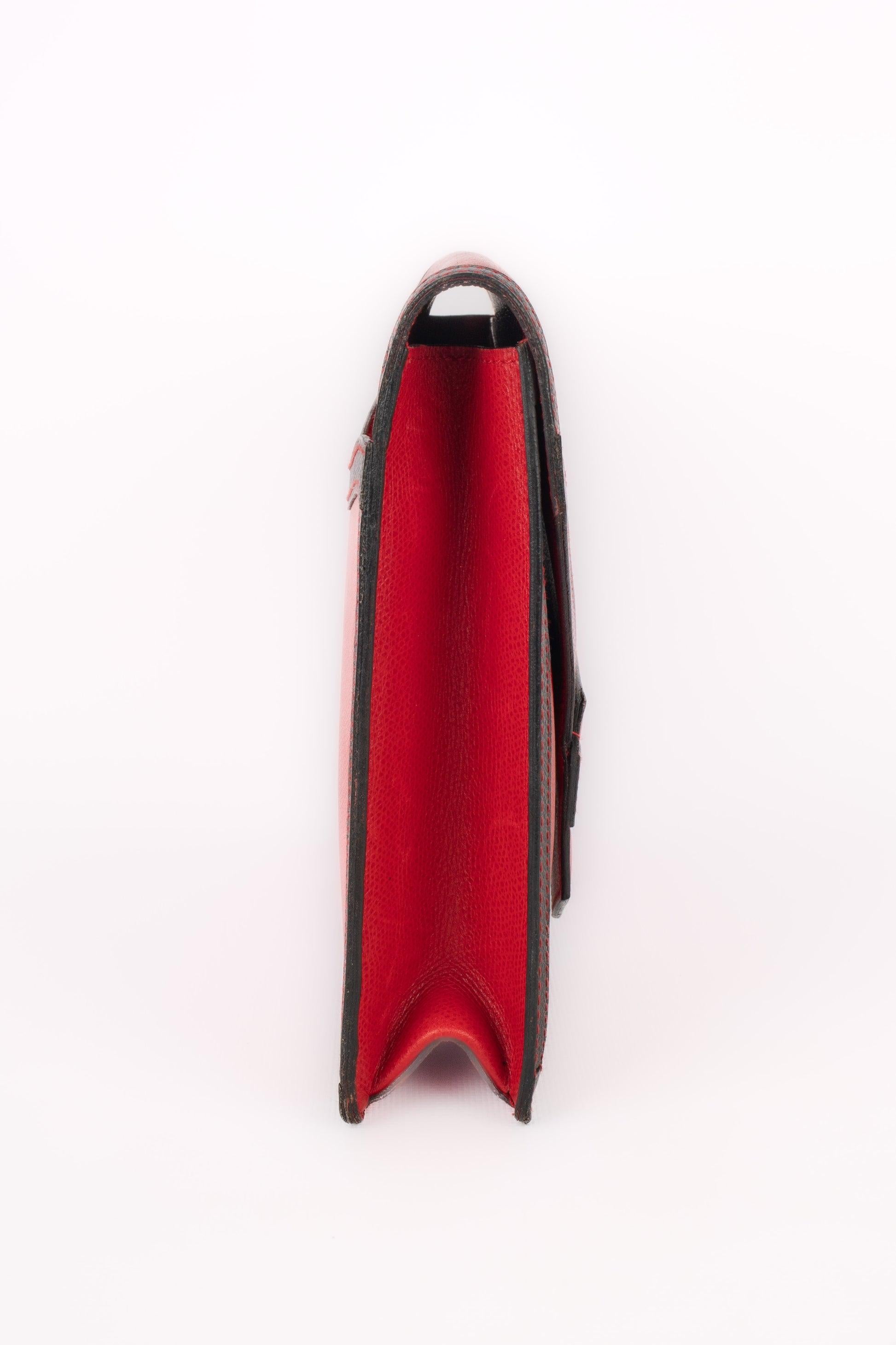 Morabito - Black and red grain leather clutch bag.

Additional information:
Condition: Very good condition
Dimensions: Length: 26 cm - Height: 20 cm - Depth: 3 cm

Seller Reference: S314