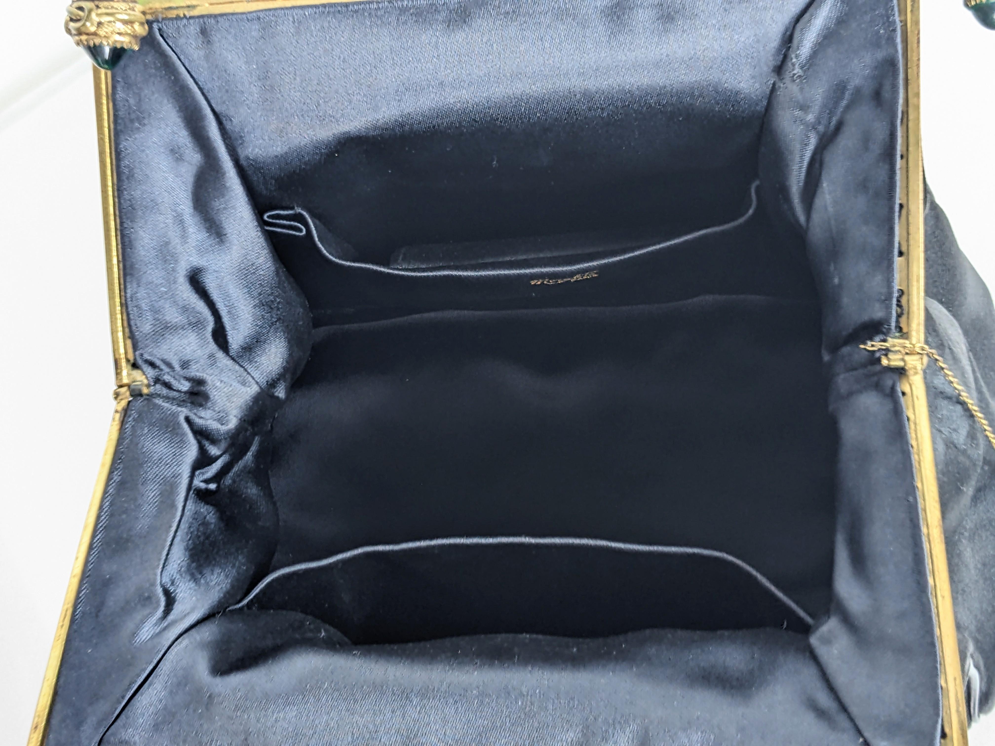 Morabito, Paris Borsa da sera a forma triangolare in raso di seta in vendita 4