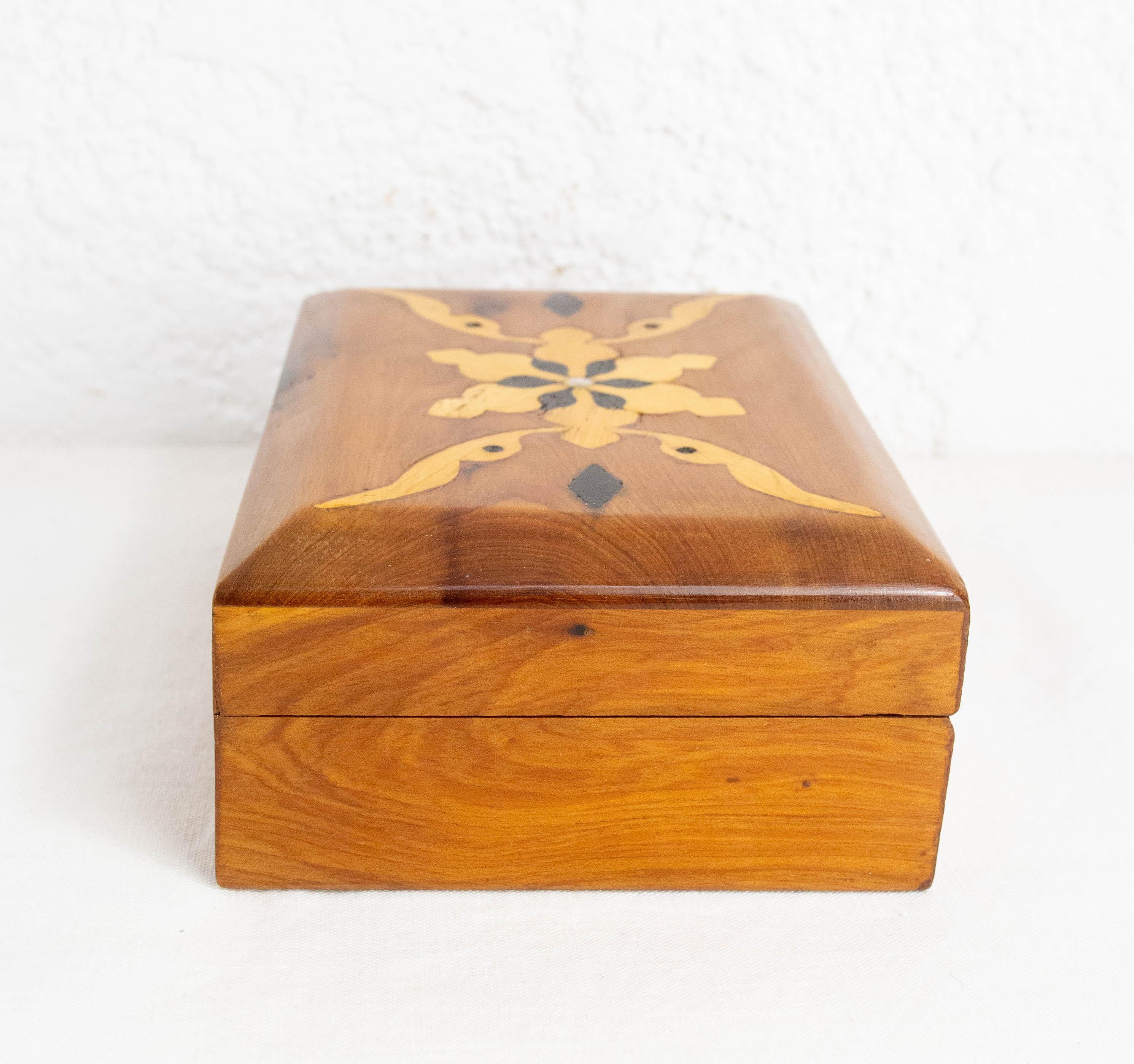 Scatola intarsiata in legno di Thuya moraccana, circa 1960 In condizioni buone in vendita a Labrit, Landes