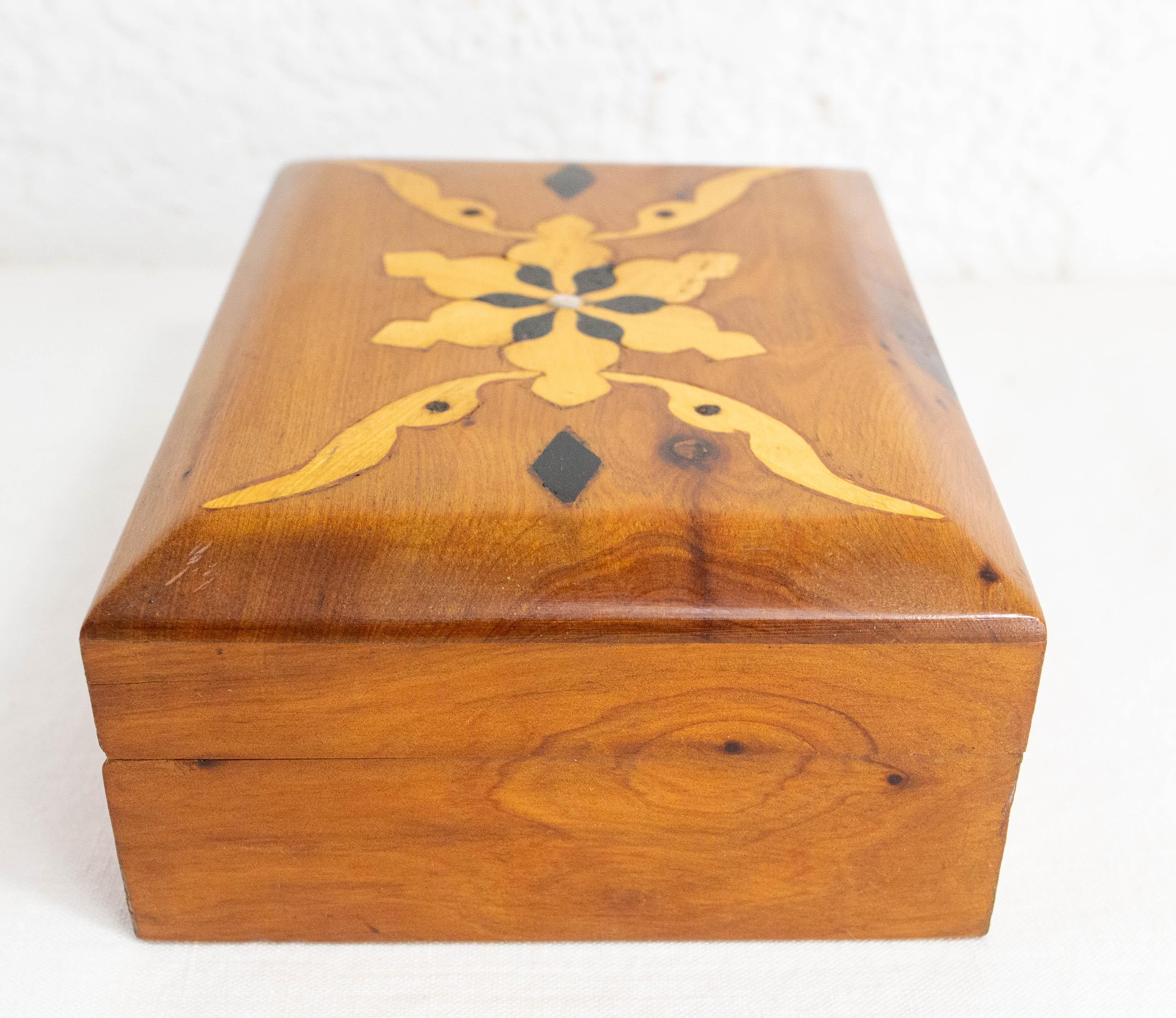 Legno Scatola intarsiata in legno di Thuya moraccana, circa 1960 in vendita