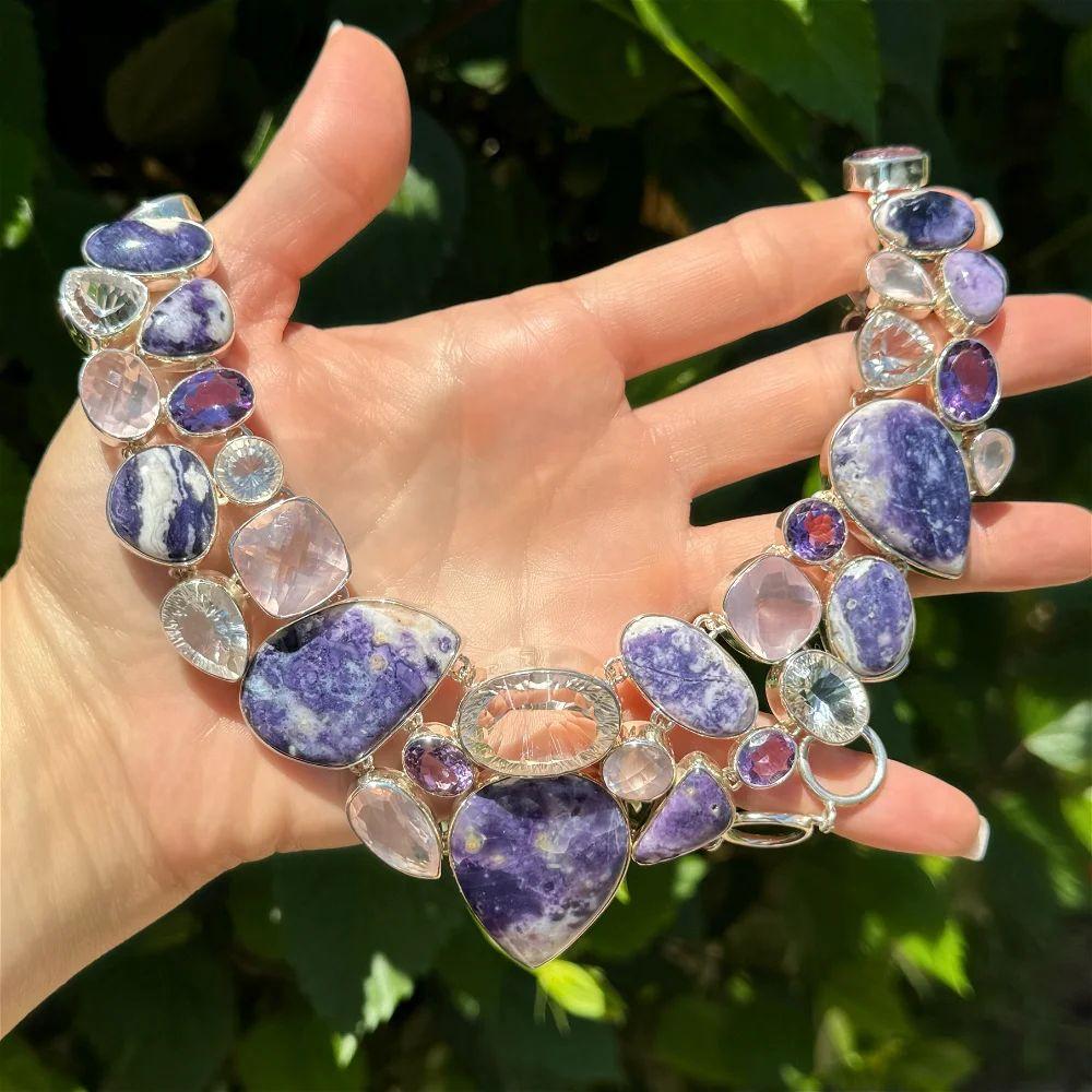 Modernista Collana a pettorina in argento massiccio con opale viola, quarzo e ametista di Morado in vendita