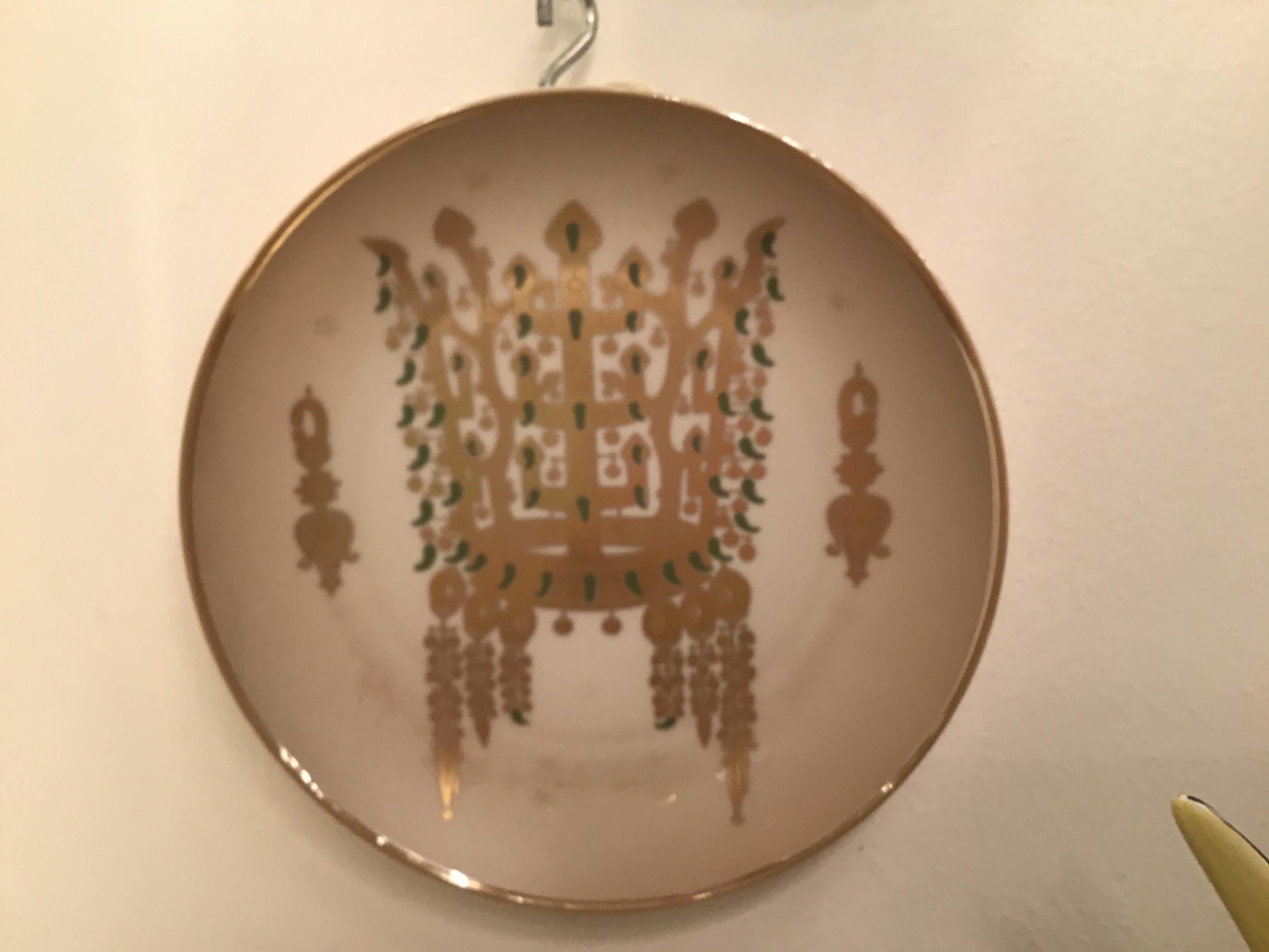 Morbelli Porcelain “Dinastia Silla” Wall Plates Worked with Pure Gold 1960 Italy For Sale 2