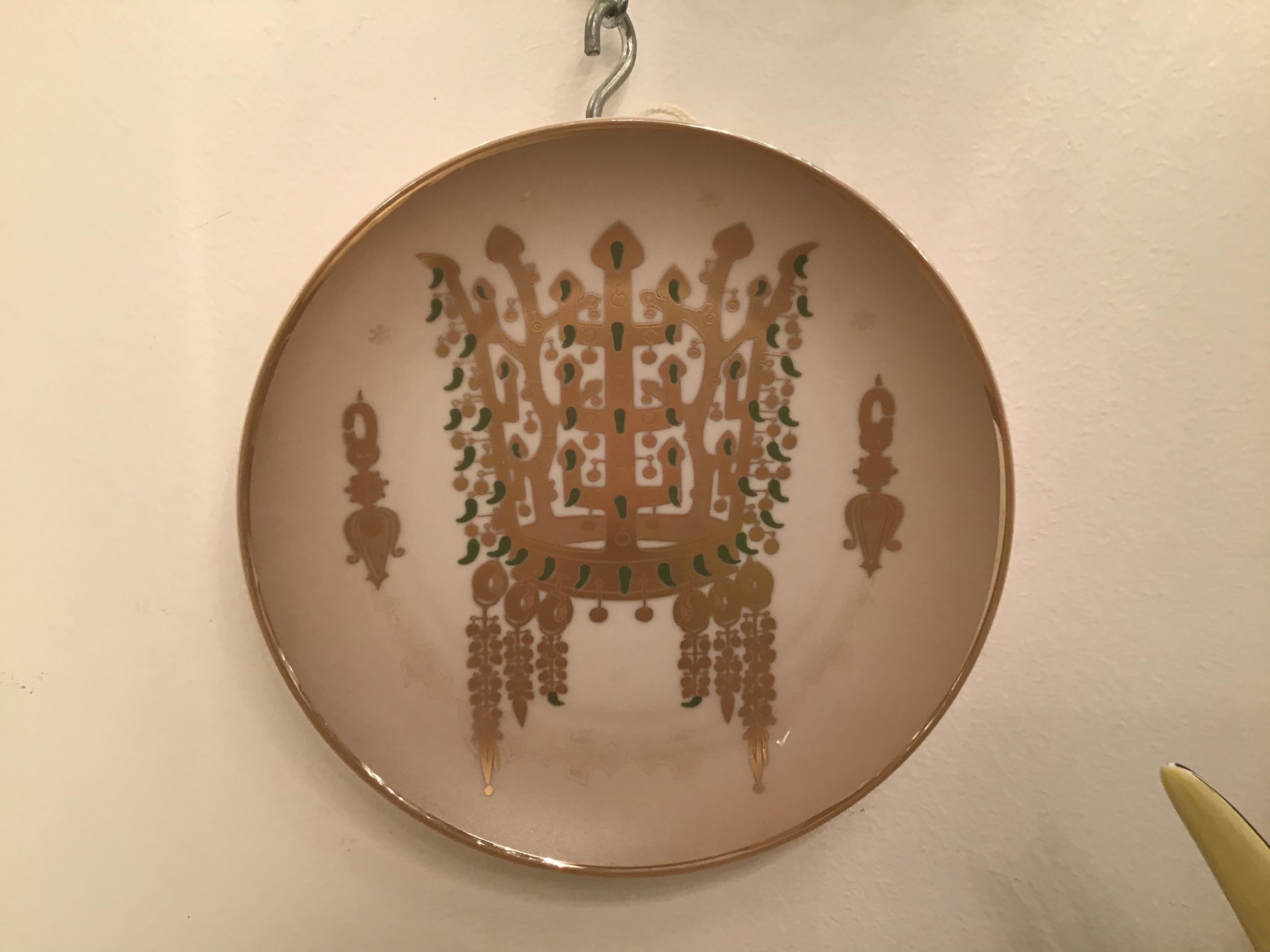 Morbelli Porcelain “Dinastia Silla” Wall Plates Worked with Pure Gold 1960 Italy For Sale 5