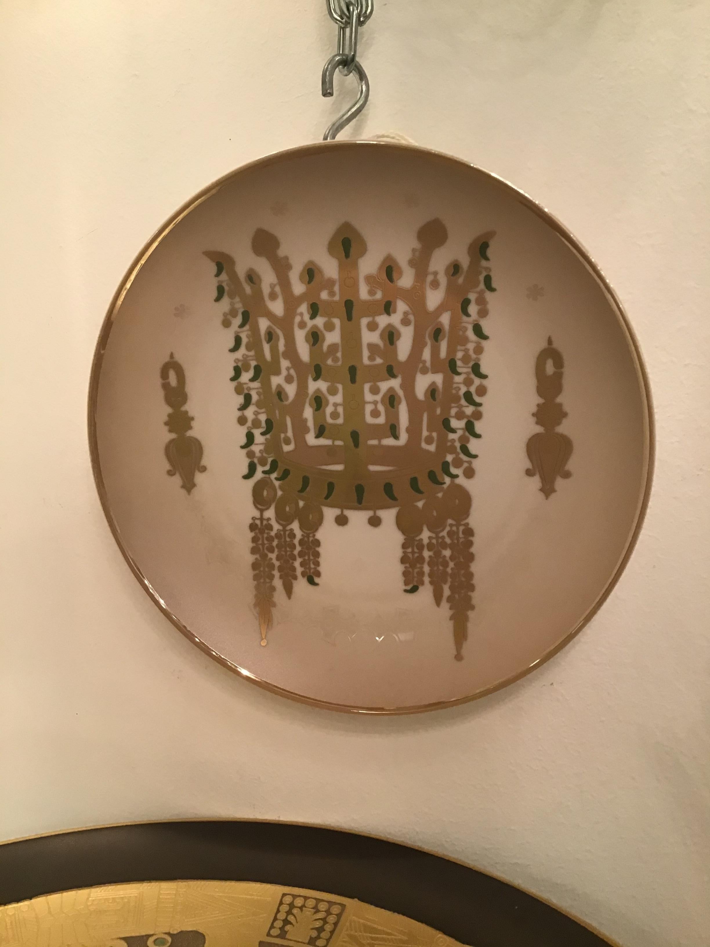 Other Morbelli Porcelain “Dinastia Silla” Wall Plates Worked with Pure Gold 1960 Italy For Sale
